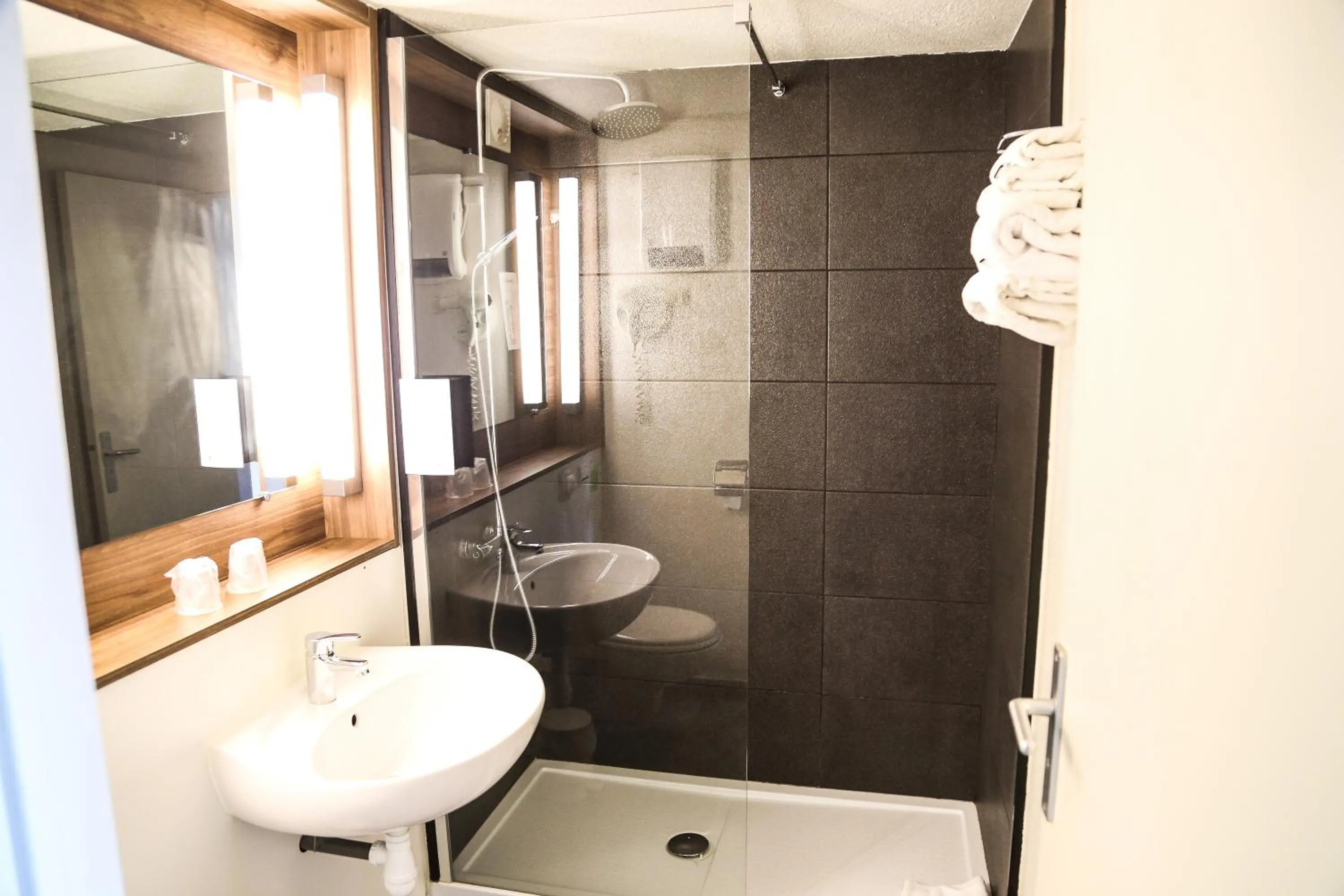 Shower in Campanile Narbonne A9/A61