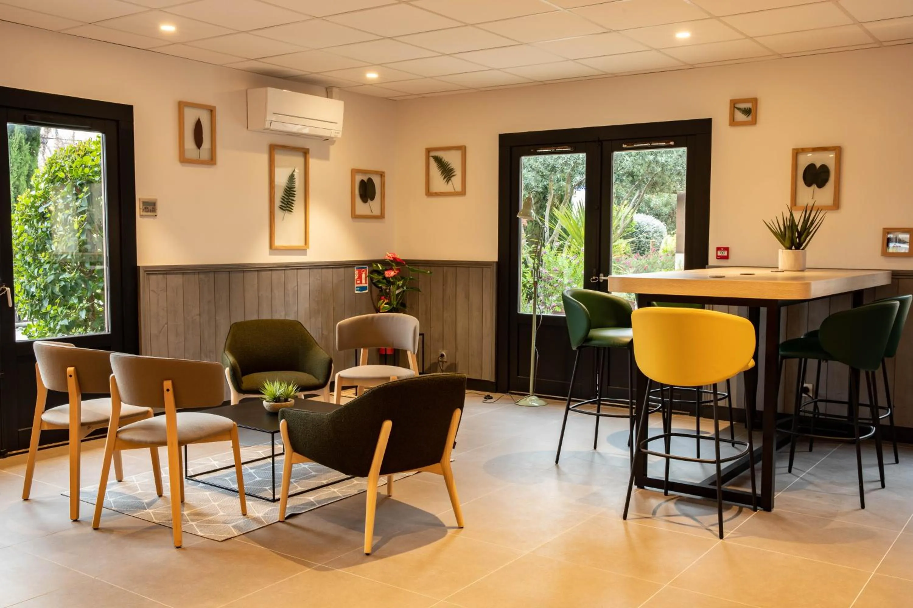 Lounge or bar in Campanile Narbonne A9/A61