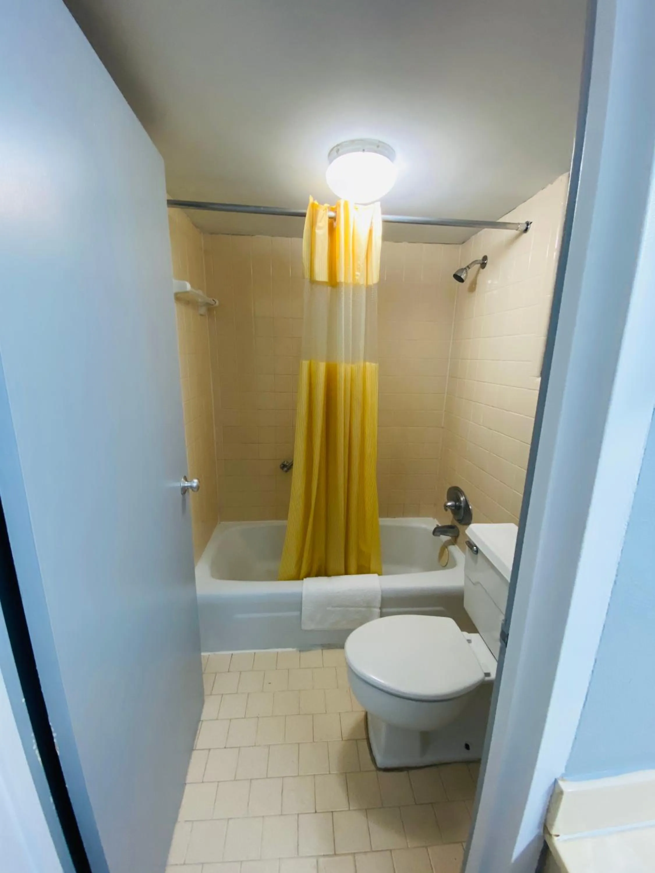 Traveler's Place Inn & Suites