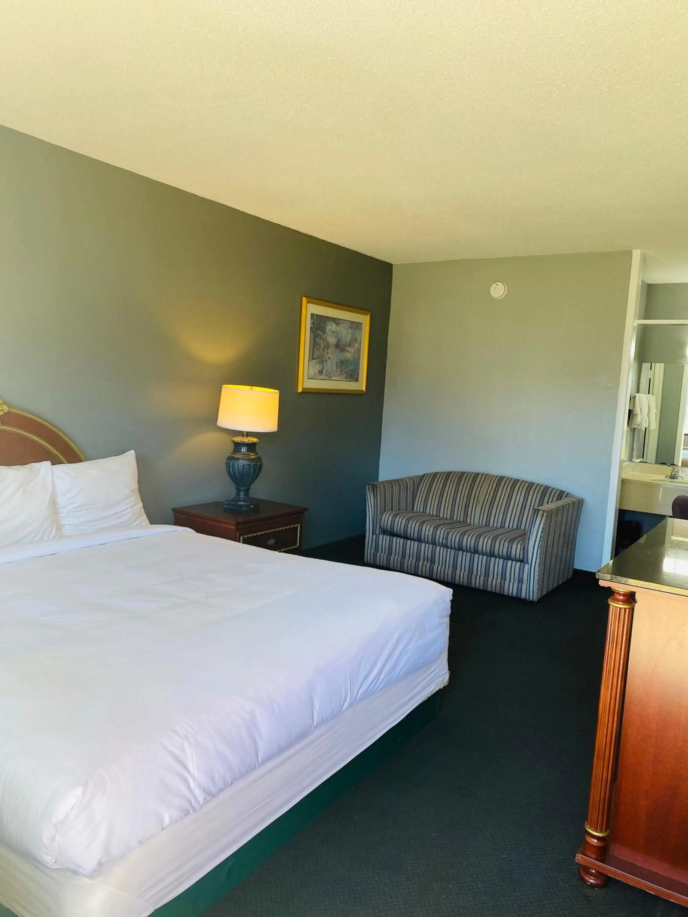 Bed in Traveler's Place Inn & Suites