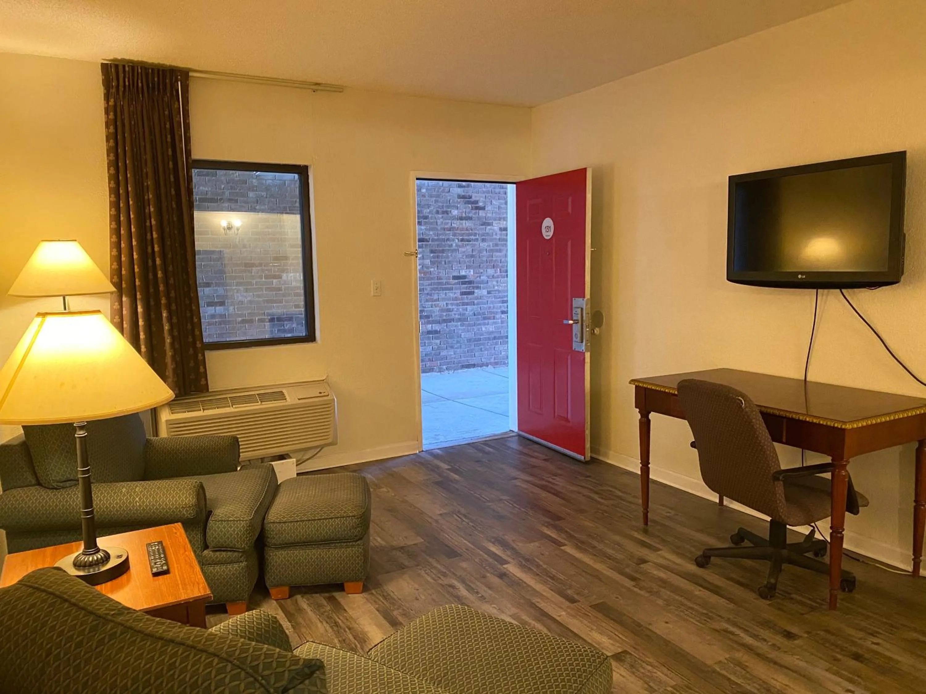 Traveler's Place Inn & Suites