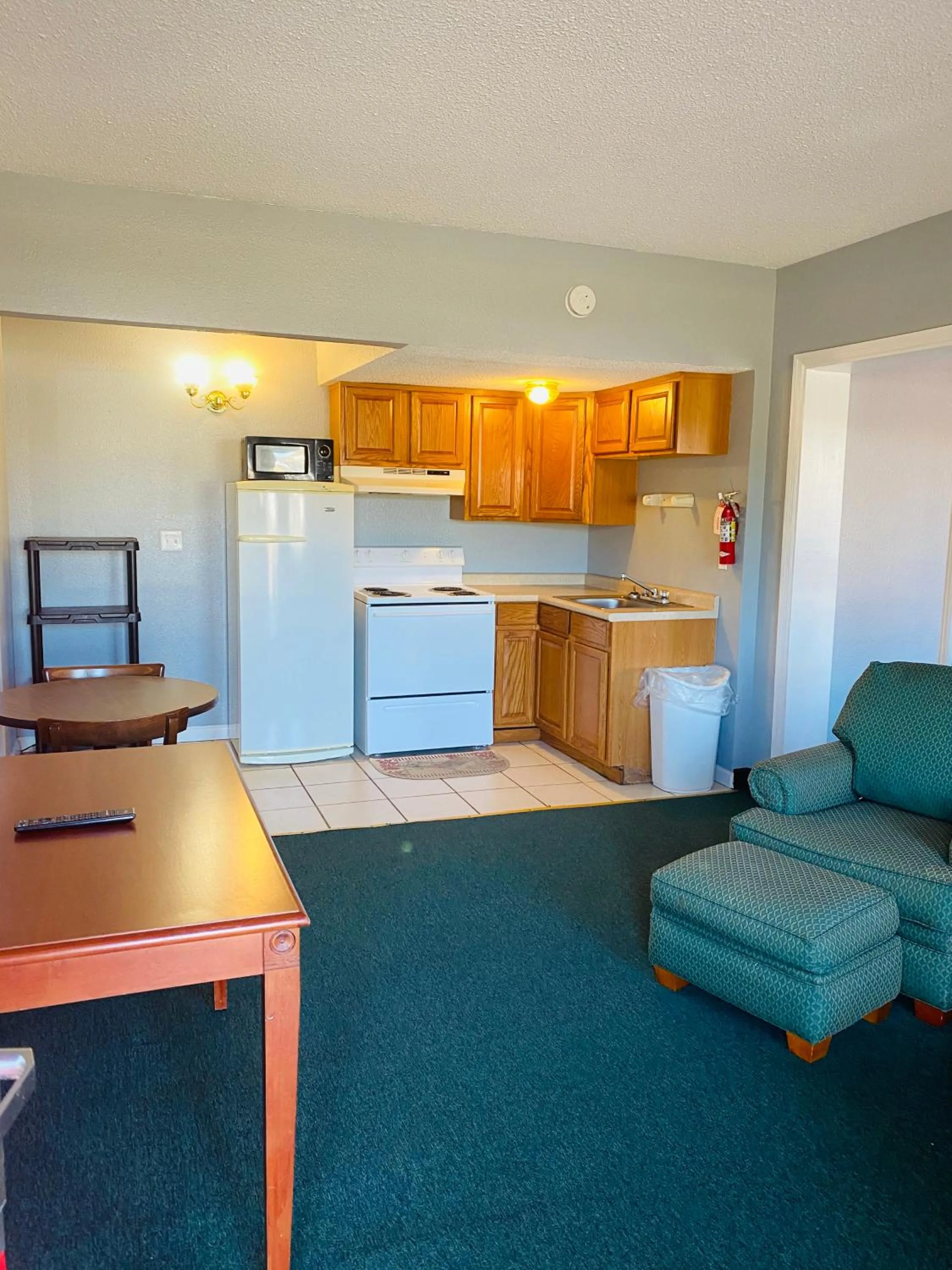 Traveler's Place Inn & Suites