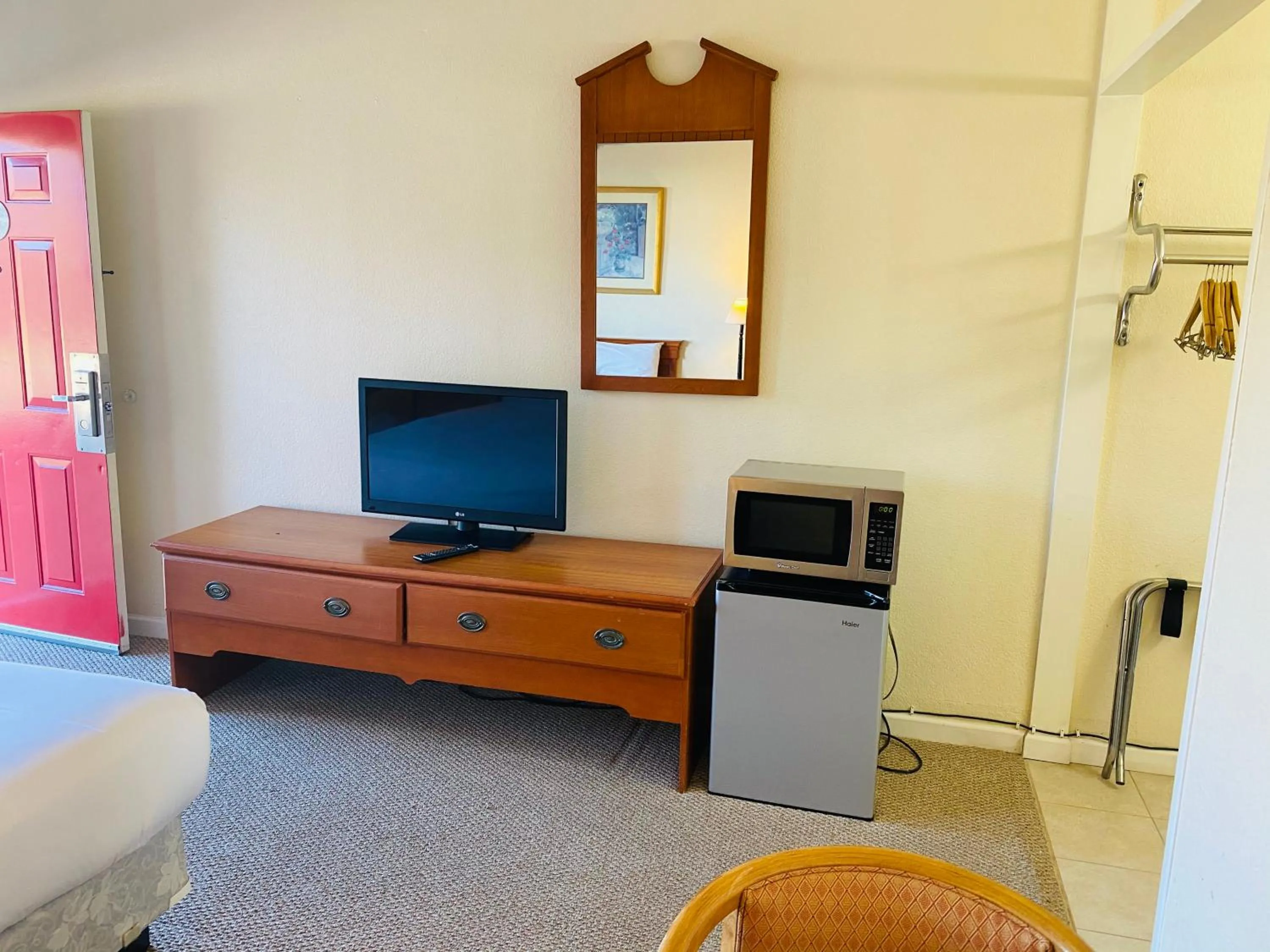 Bed in Traveler's Place Inn & Suites