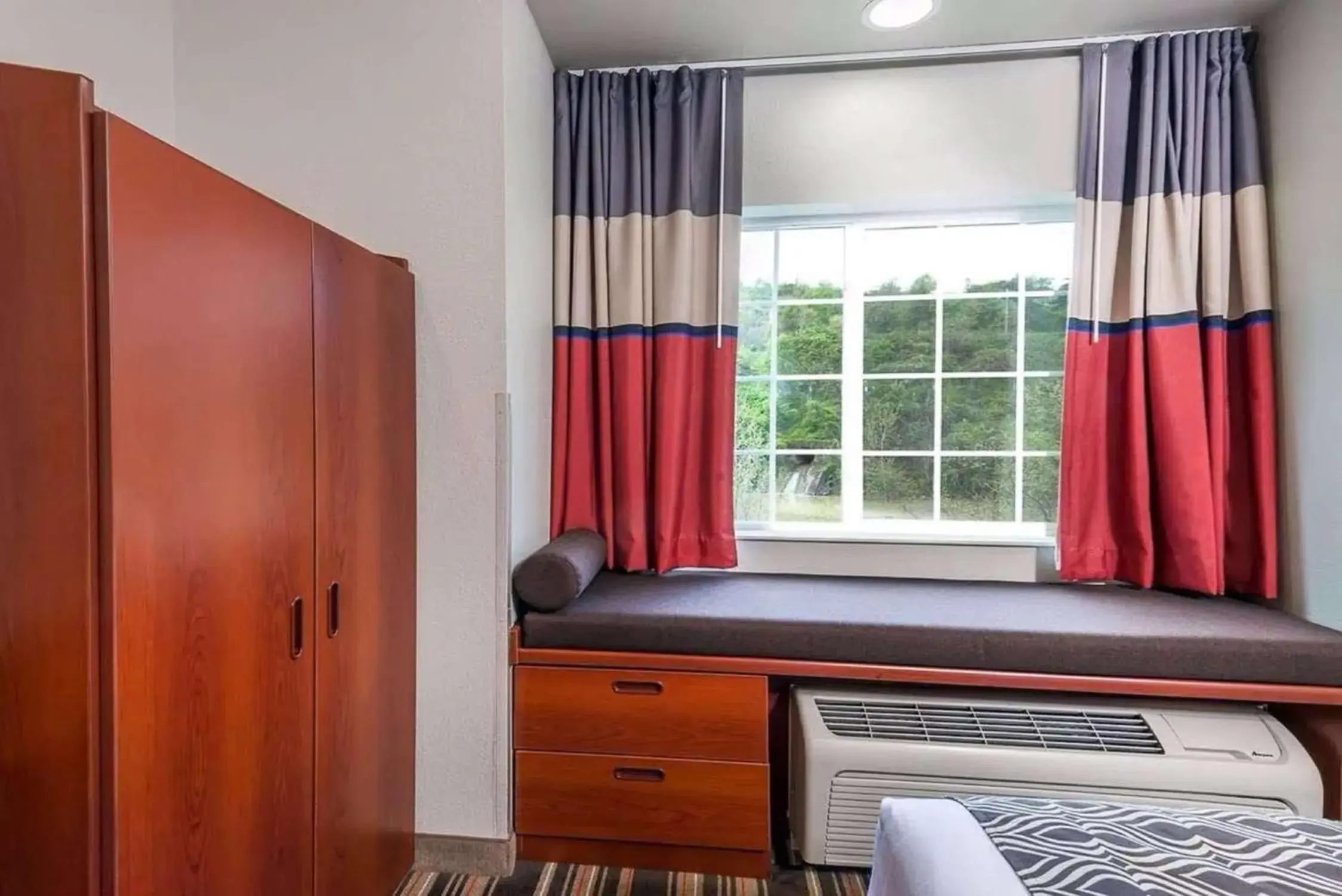 Queen Room with Two Queen Beds in Sonesta Essential Morgantown Queen Room with Two Queen Beds in Sonesta Essential Morgantown