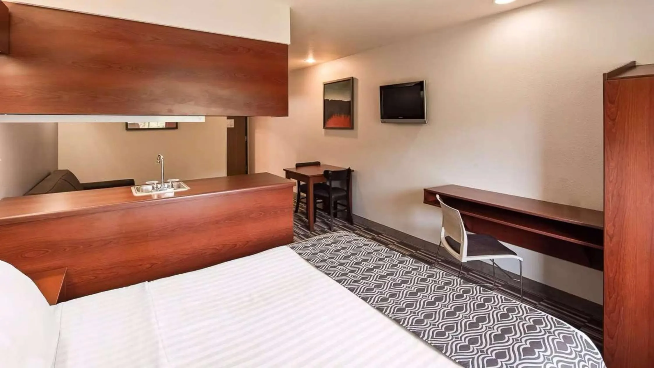 Other, Bed in Sonesta Essential Morgantown