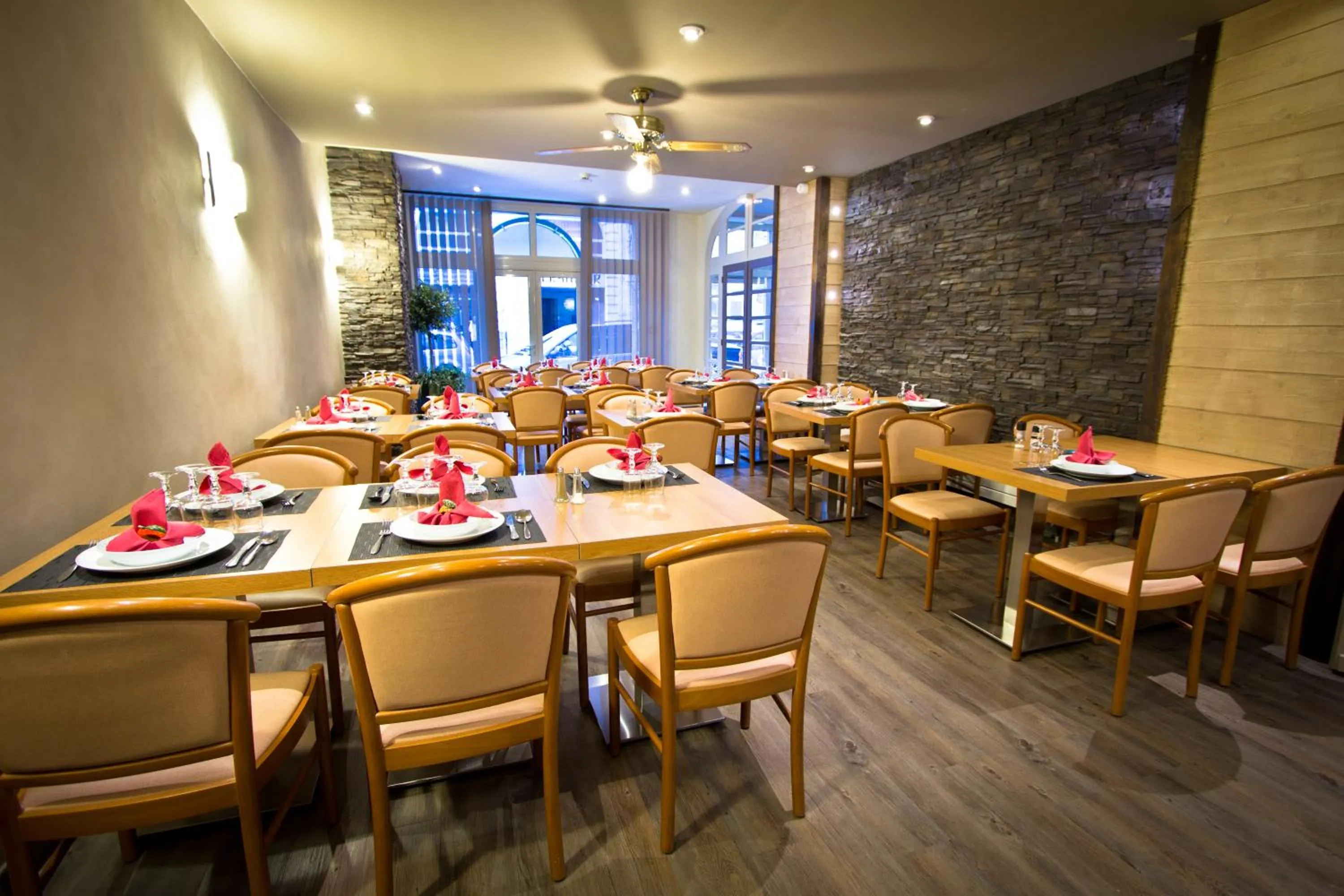 Restaurant/places to eat in hotel les edelweiss