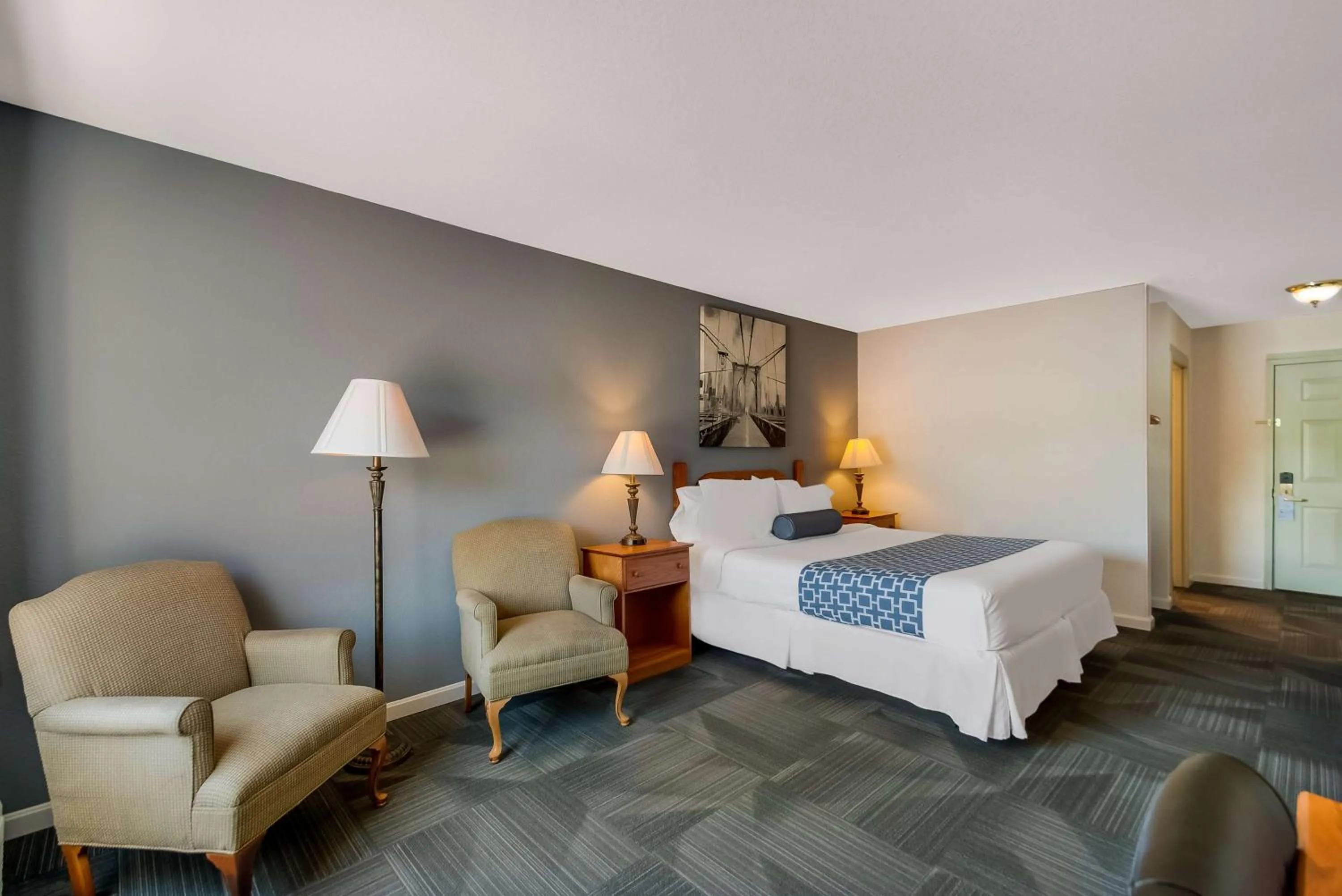 Bedroom, Bed in SureStay Plus Hotel by Best Western Berkeley Springs