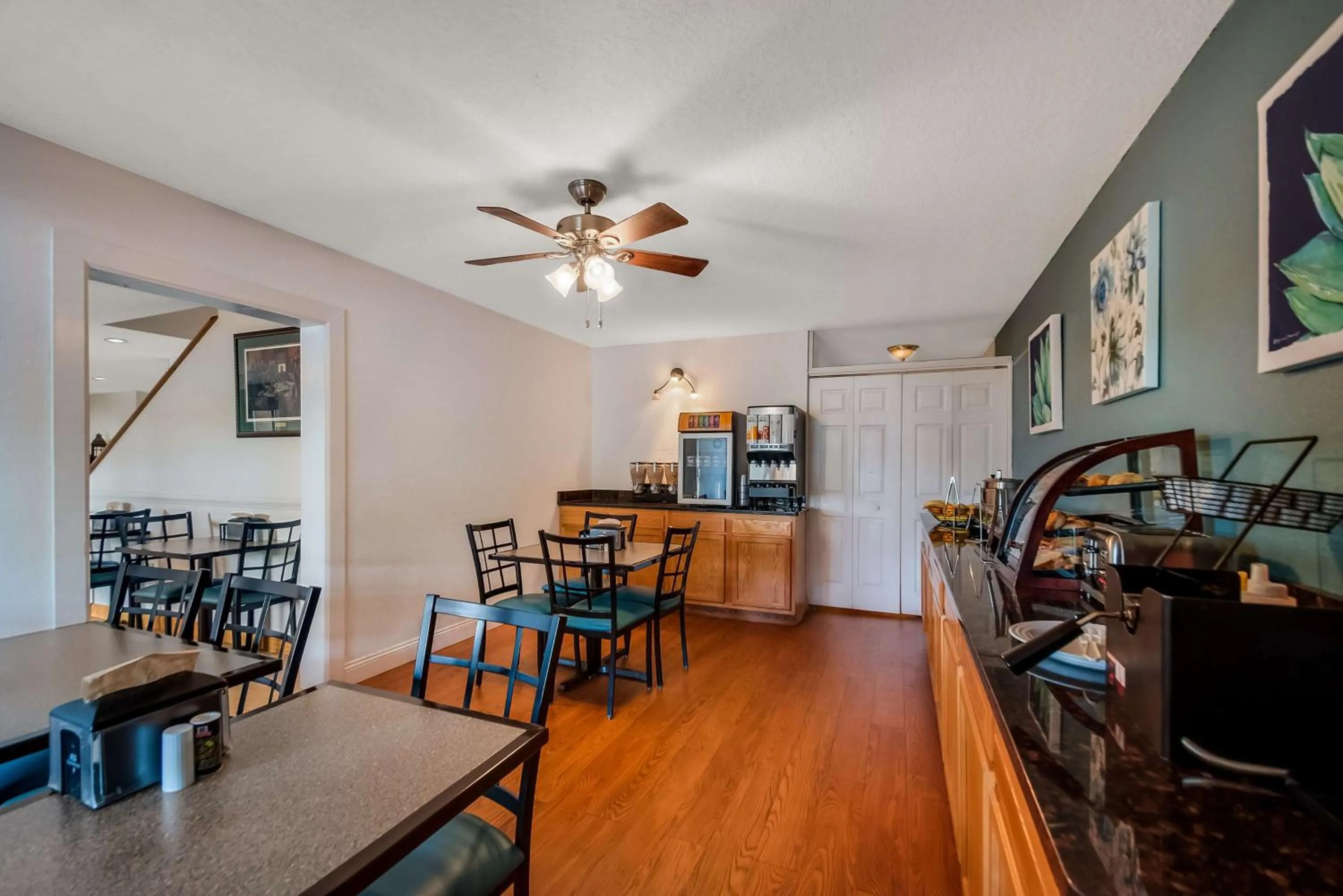 Breakfast in SureStay Plus Hotel by Best Western Berkeley Springs