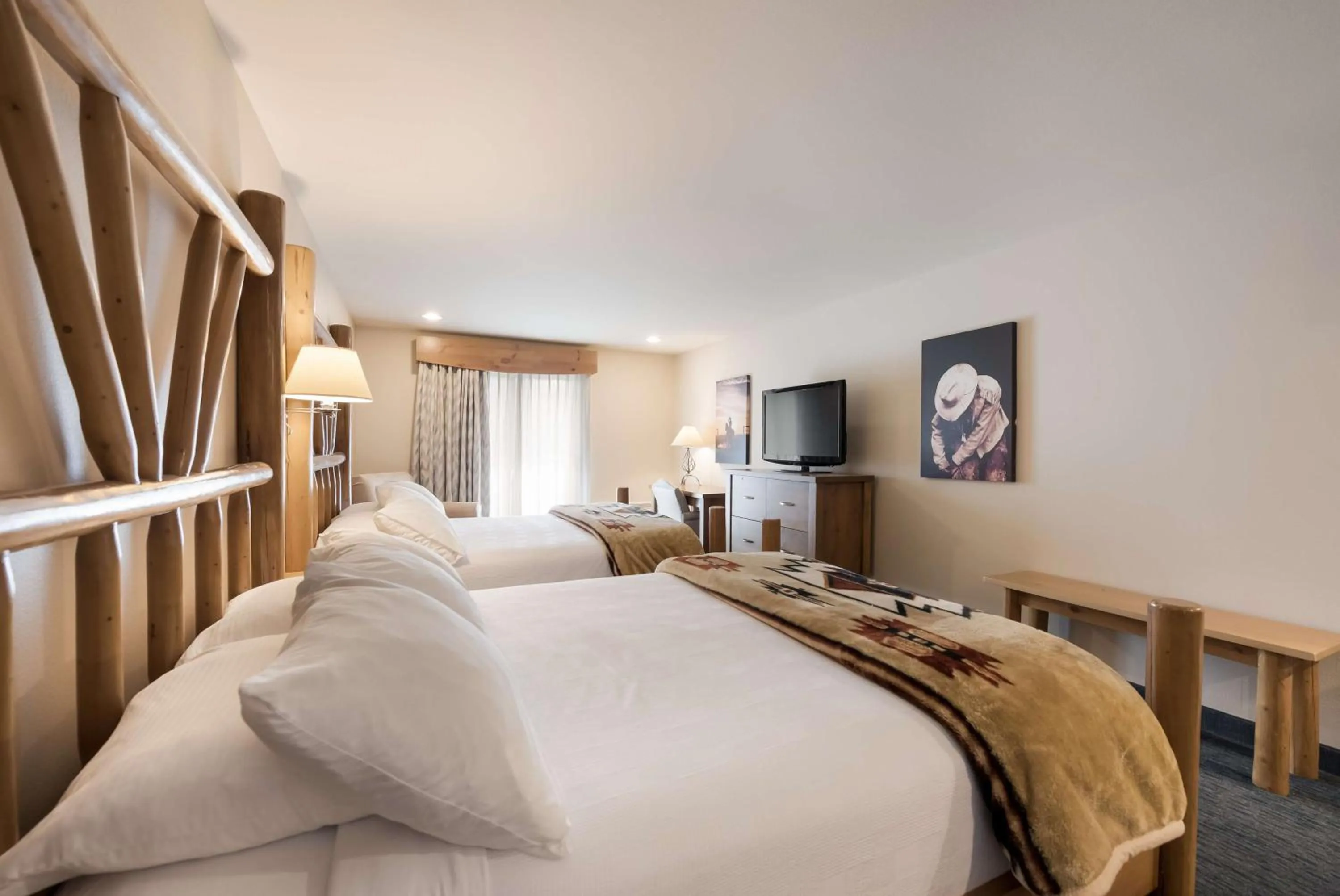 Bedroom in Best Western Plus Kentwood Lodge