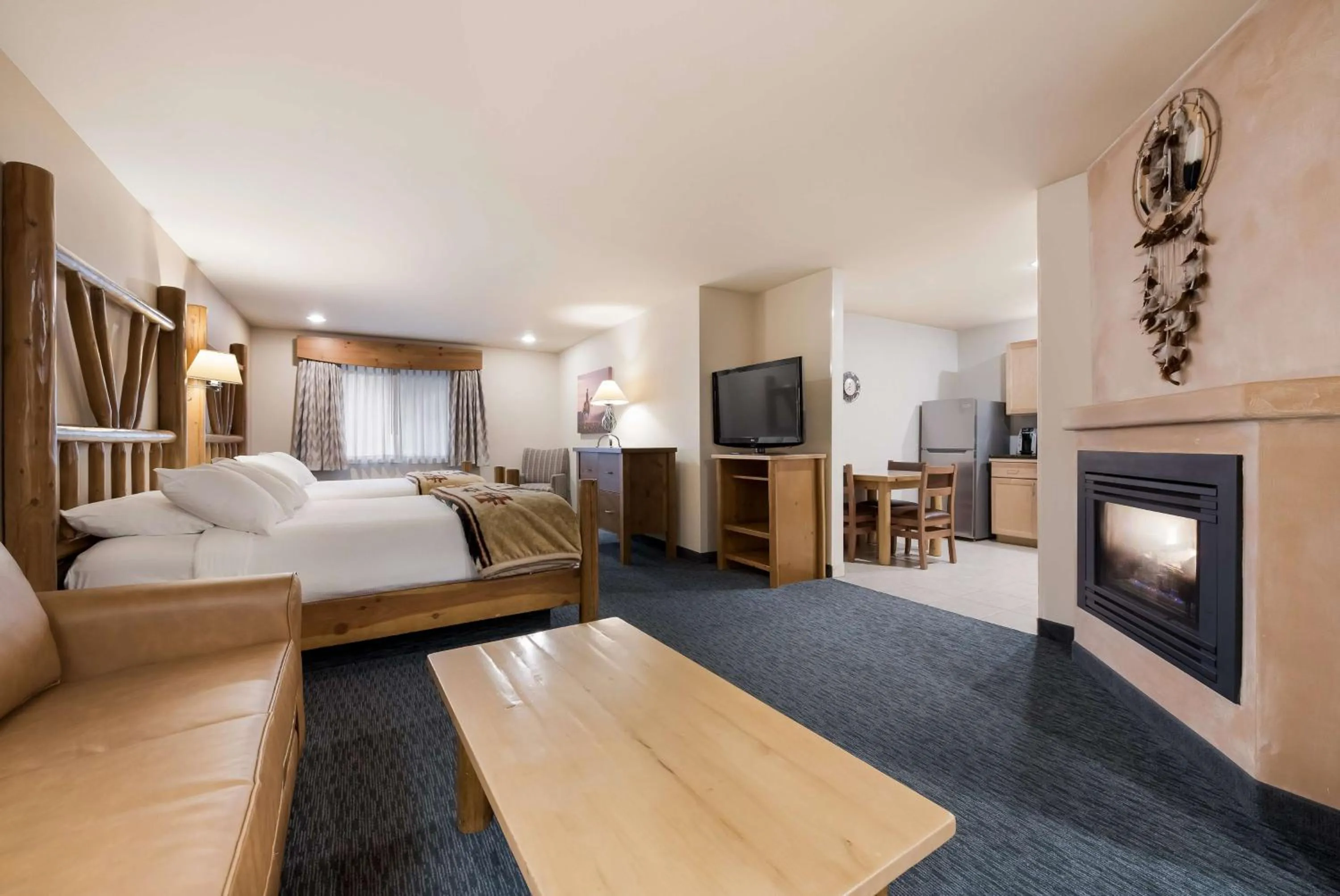 Bedroom in Best Western Plus Kentwood Lodge