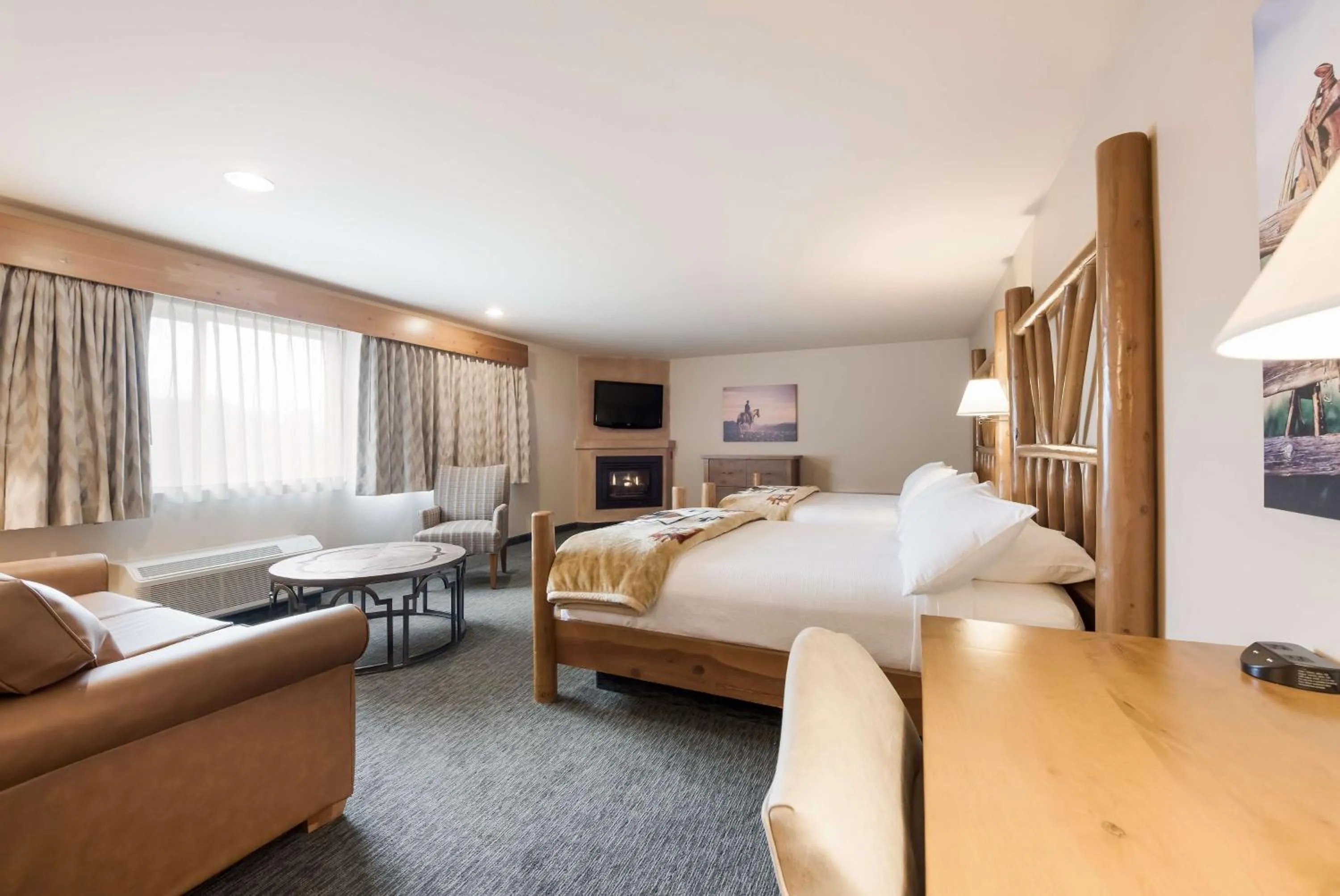 Bedroom in Best Western Plus Kentwood Lodge