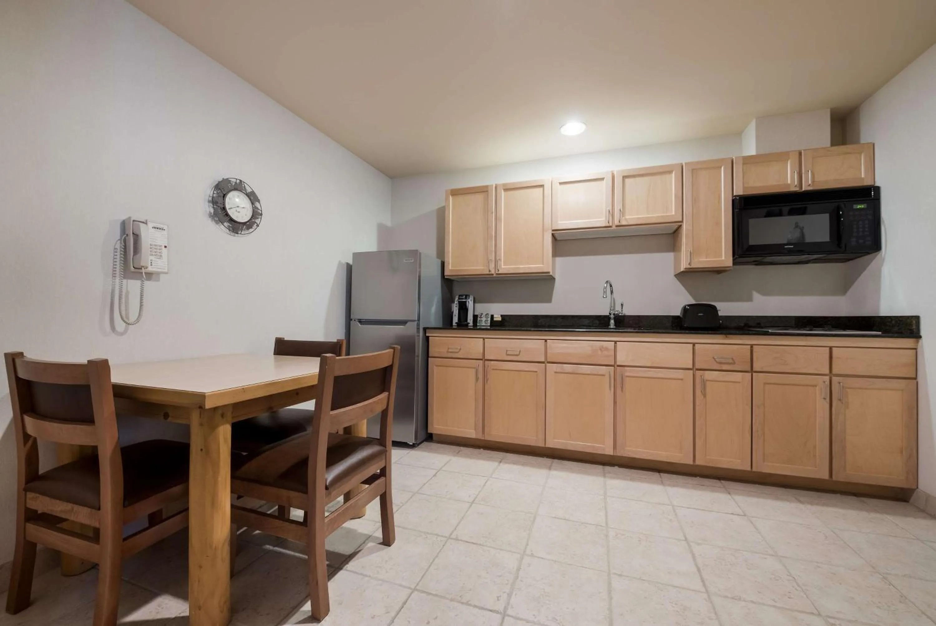 Bedroom in Best Western Plus Kentwood Lodge