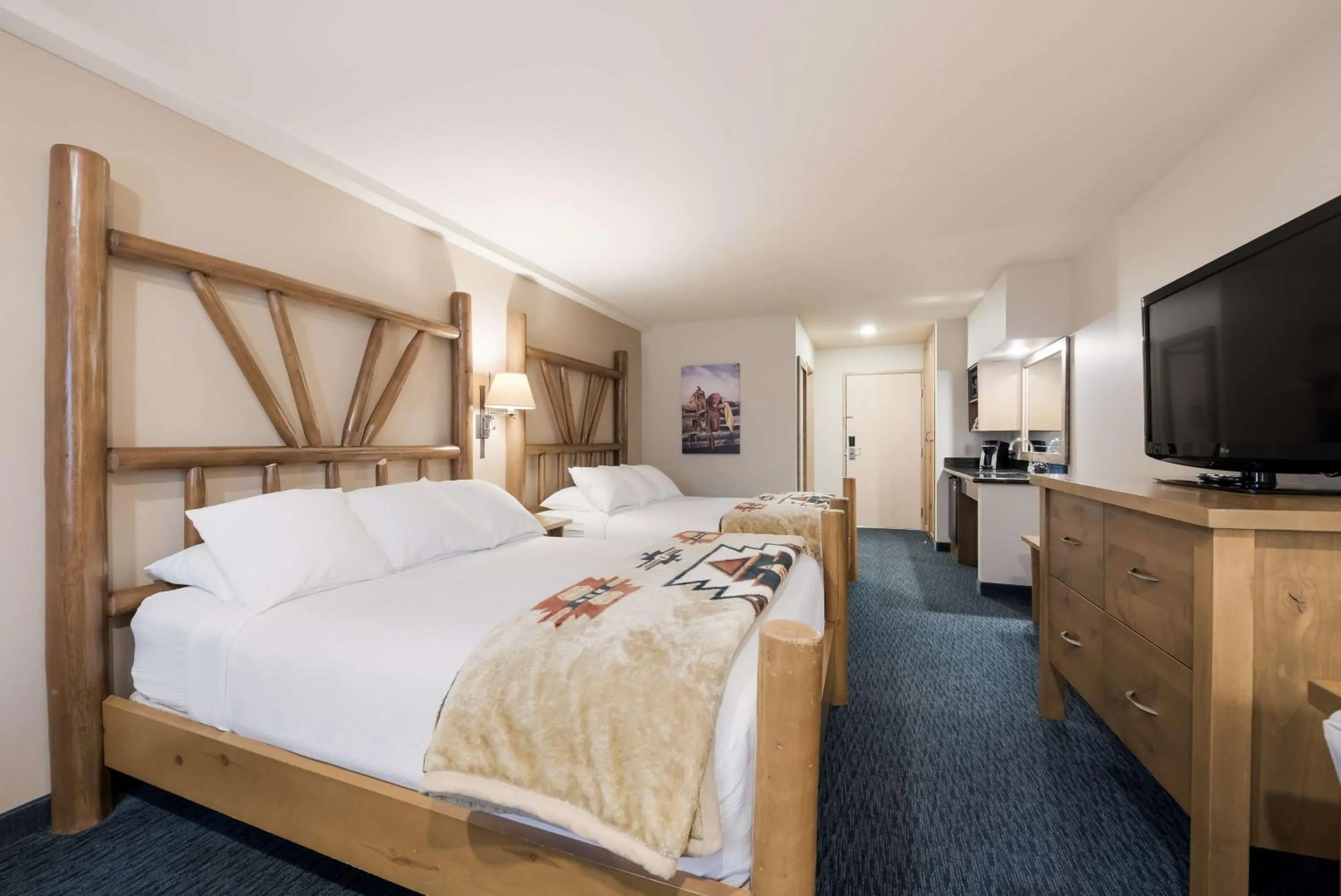 Bedroom in Best Western Plus Kentwood Lodge