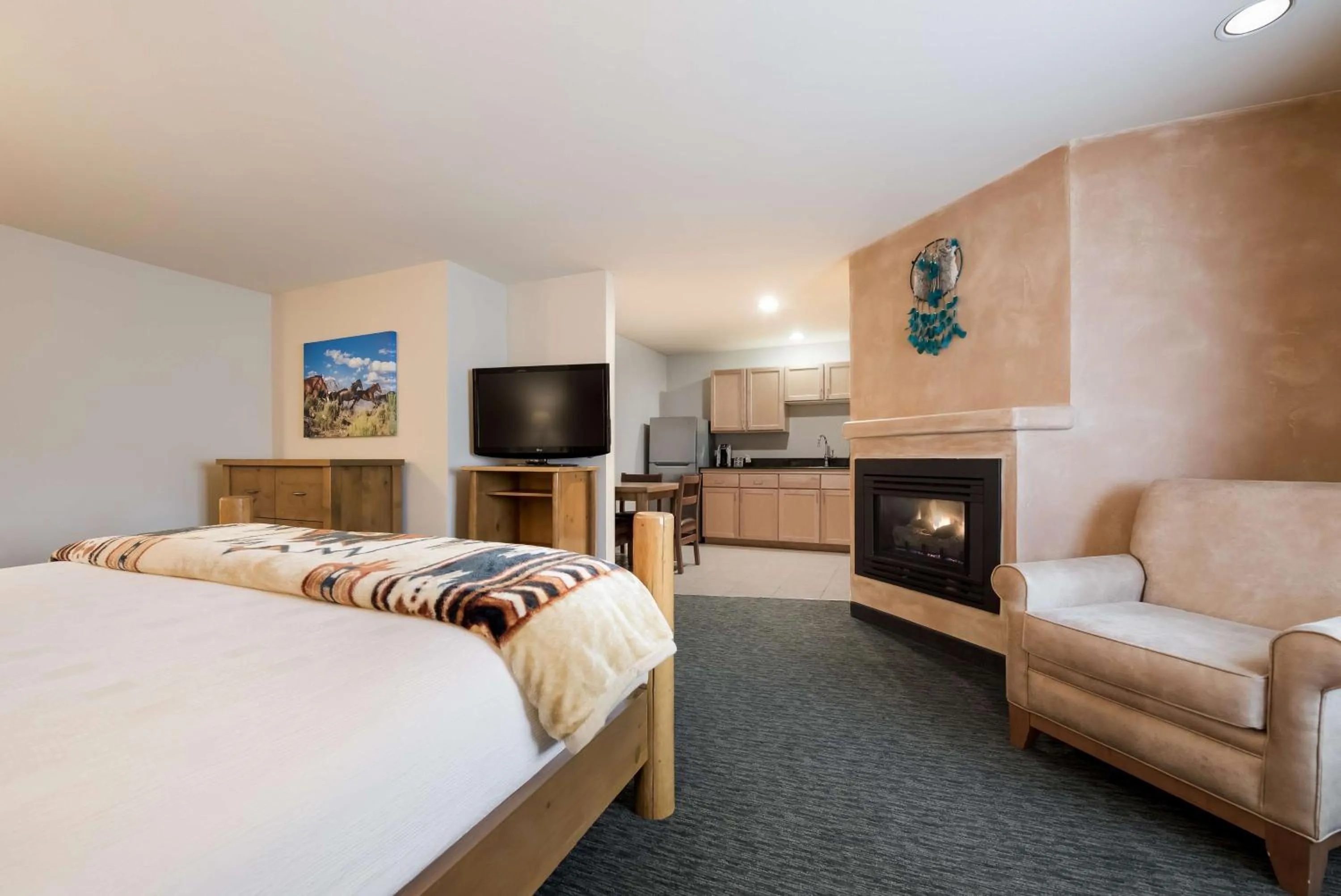 Bedroom in Best Western Plus Kentwood Lodge