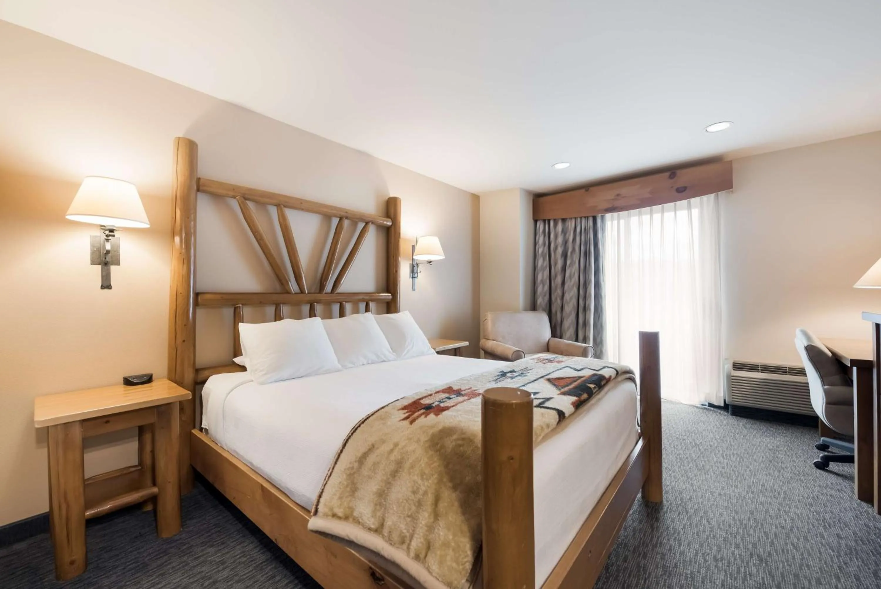 Bedroom in Best Western Plus Kentwood Lodge