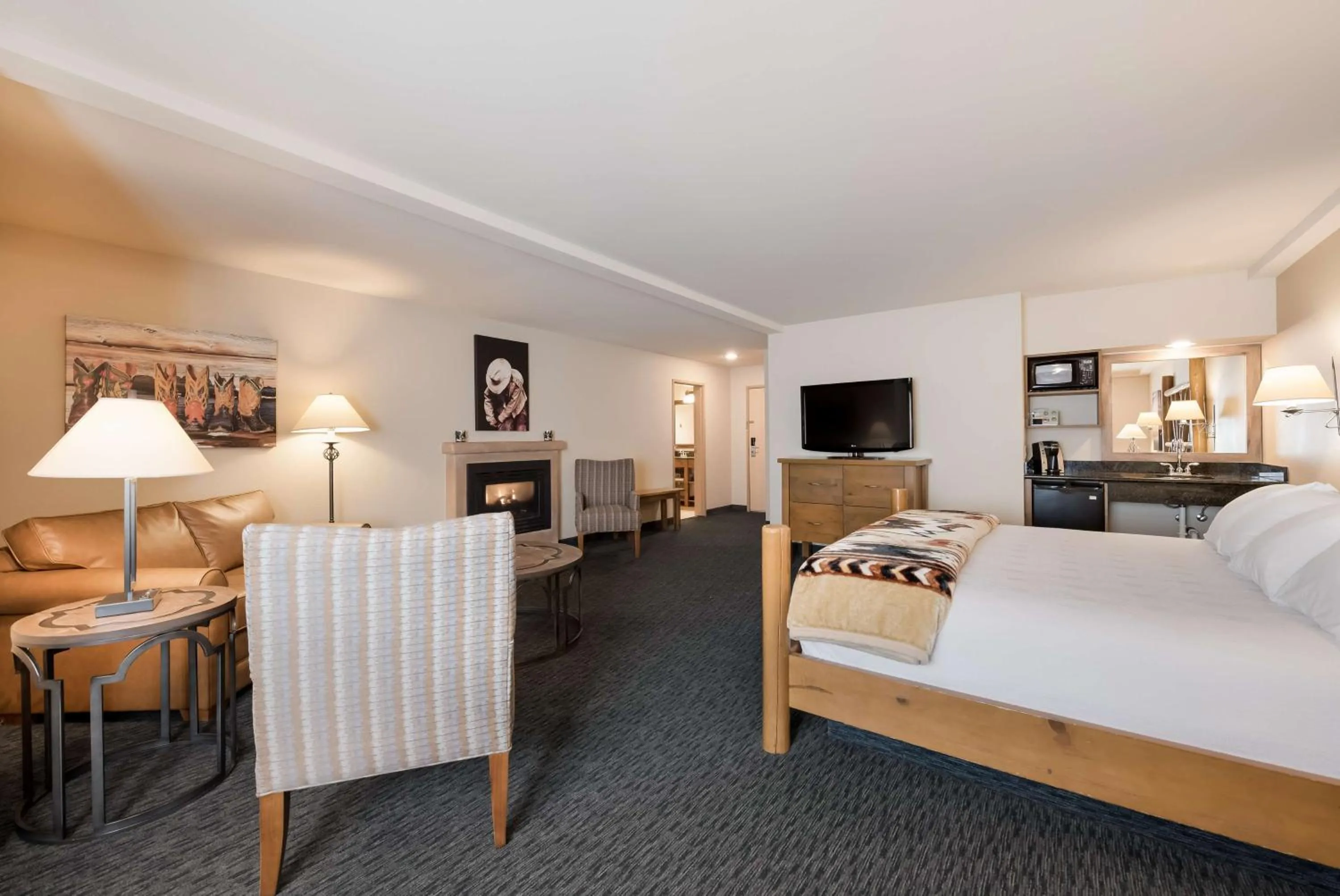 Bedroom in Best Western Plus Kentwood Lodge