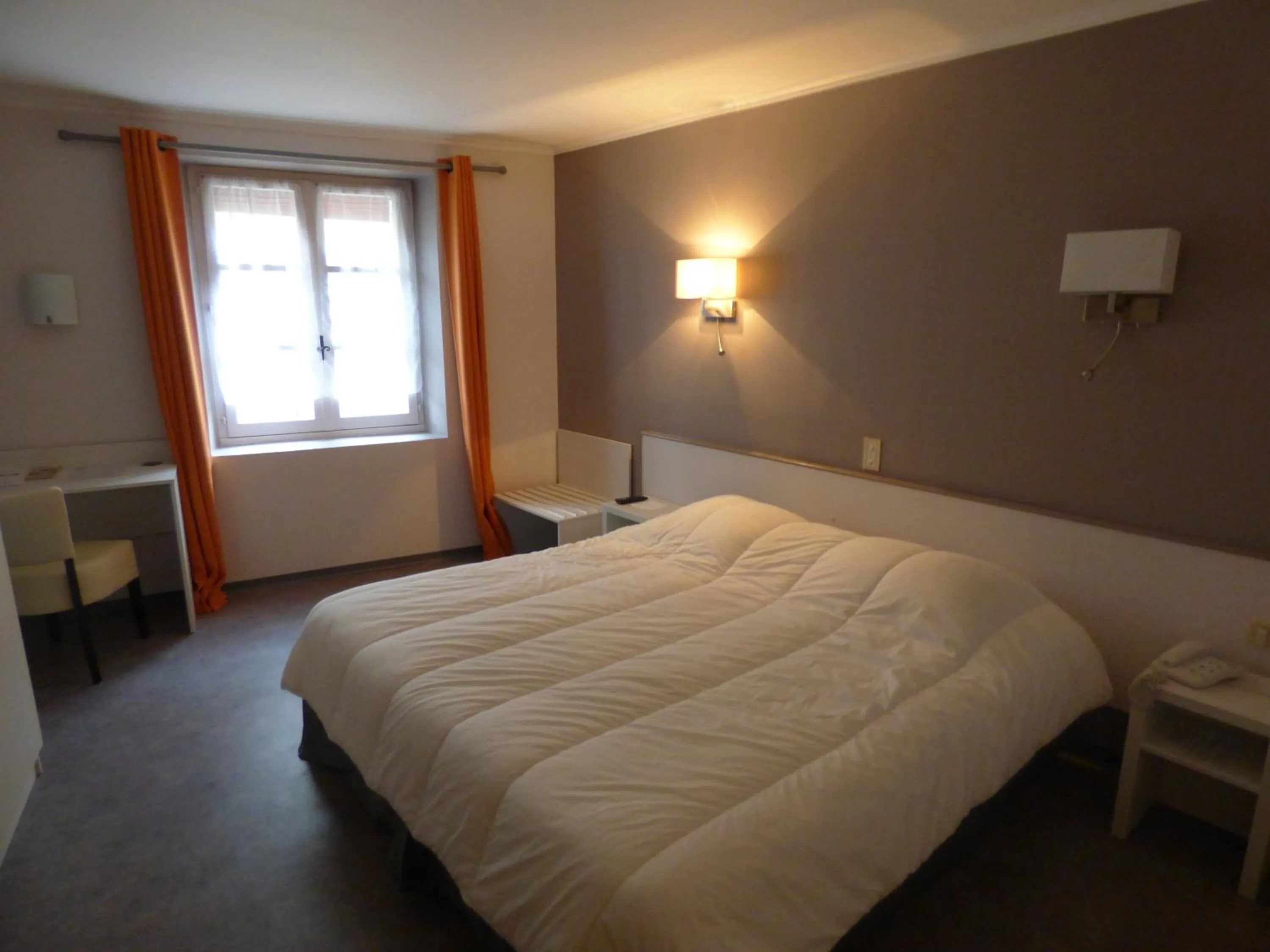 Photo of the whole room, Bed in Hotel du Centre