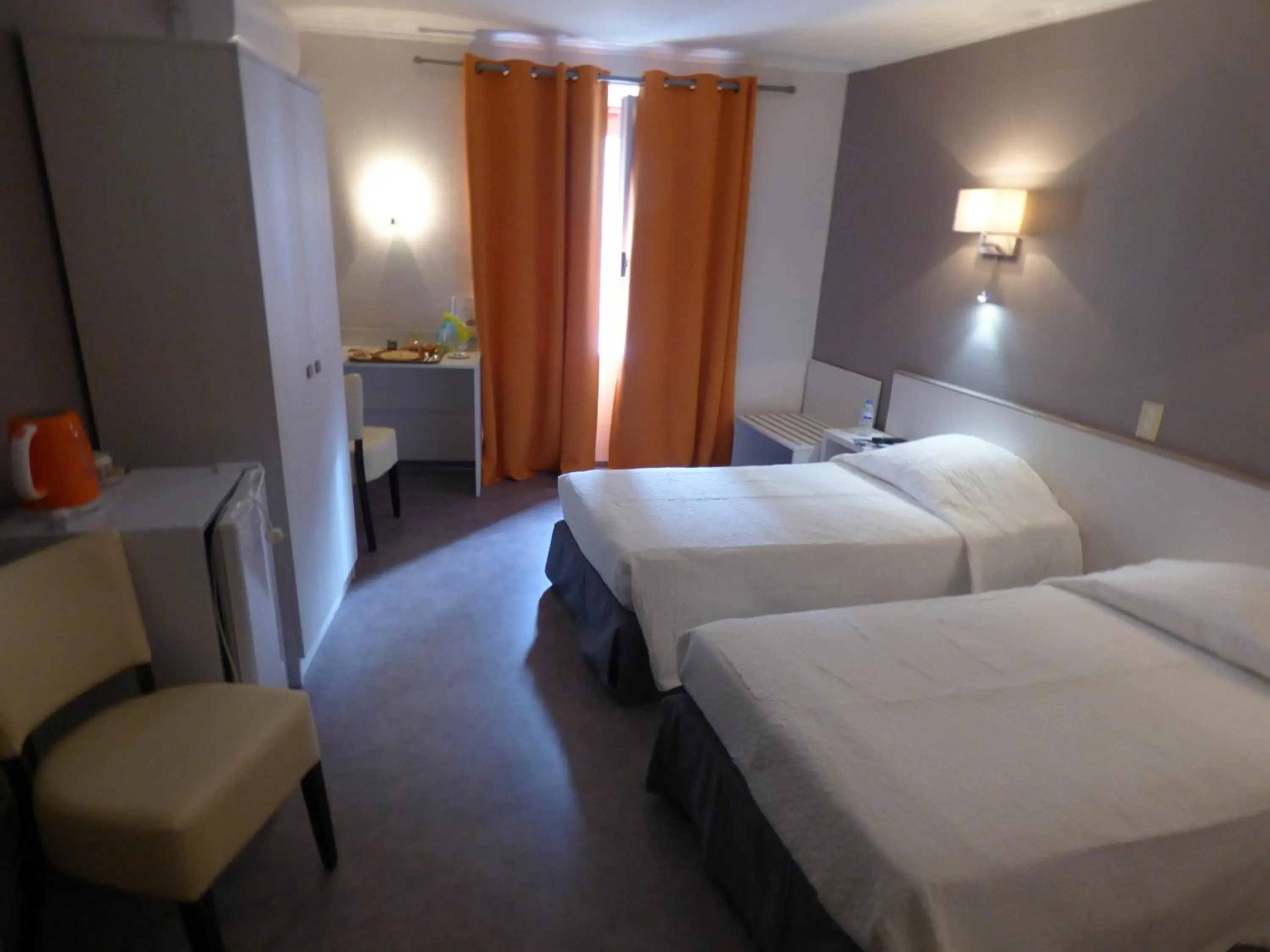 Twin Room in Hotel du Centre Twin Room in Hotel du Centre