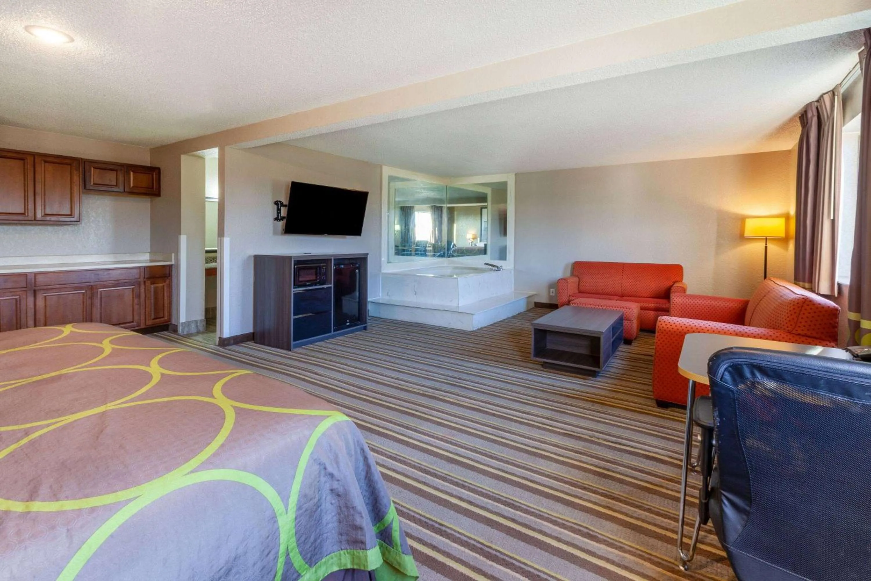 Bed in Super 8 by Wyndham Roseville/Detroit Area
