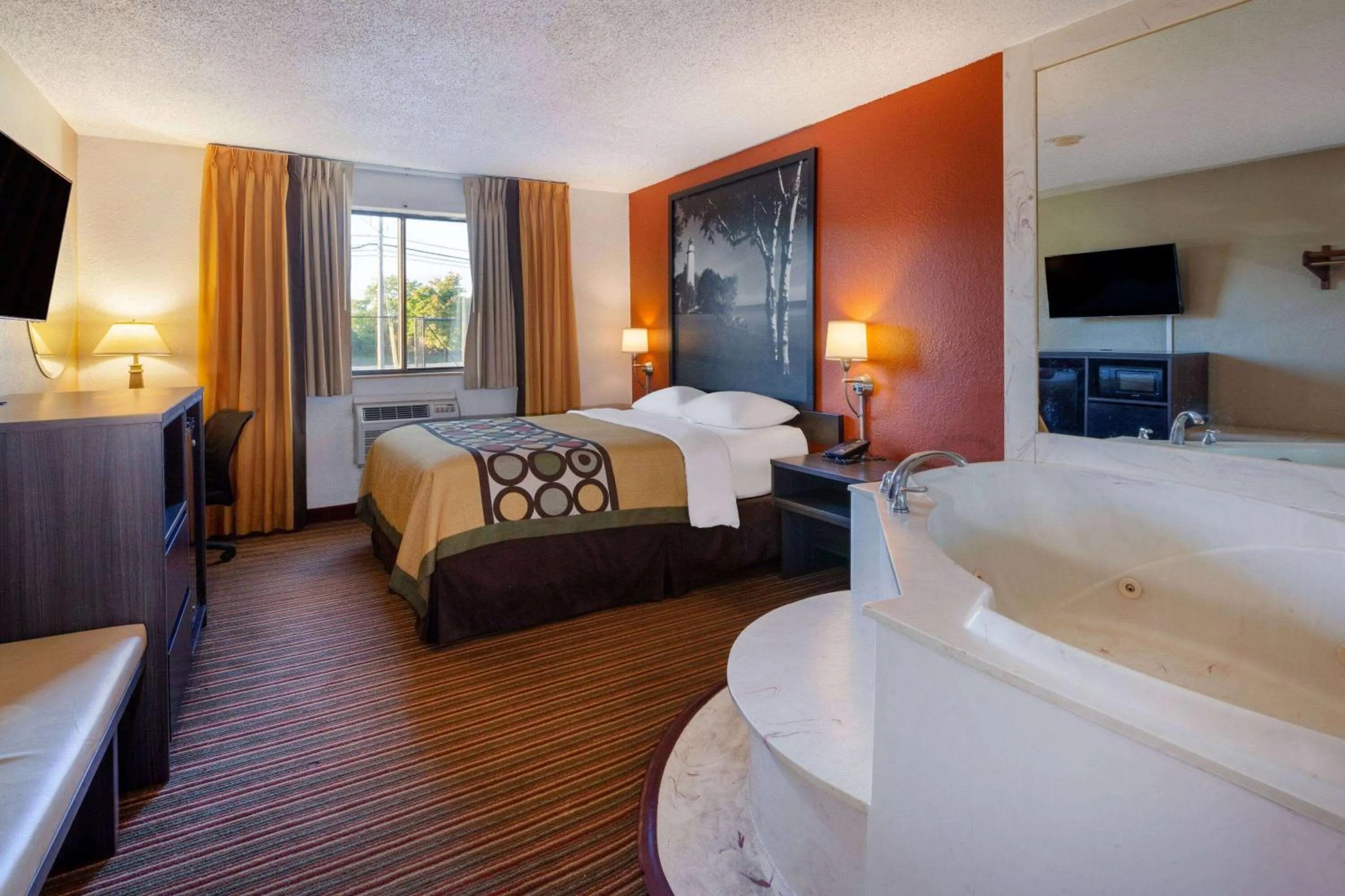 Photo of the whole room in Super 8 by Wyndham Roseville/Detroit Area