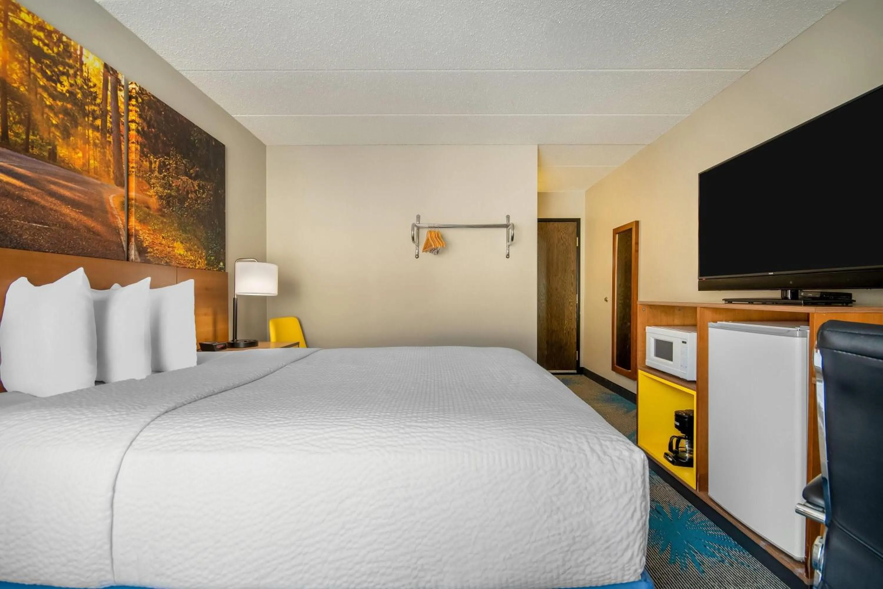 Bed in Days Inn by Wyndham International Falls