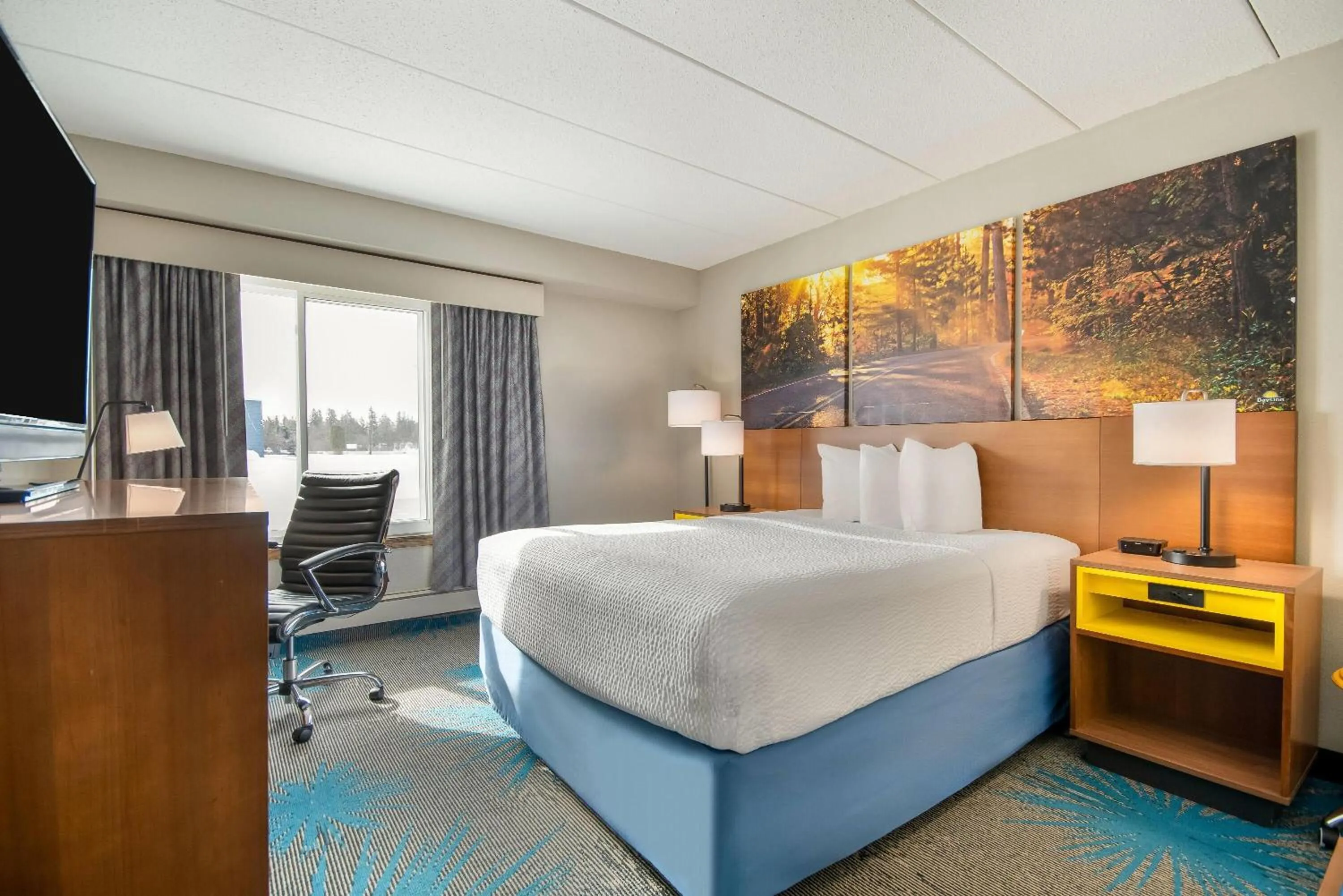 Bed in Days Inn by Wyndham International Falls