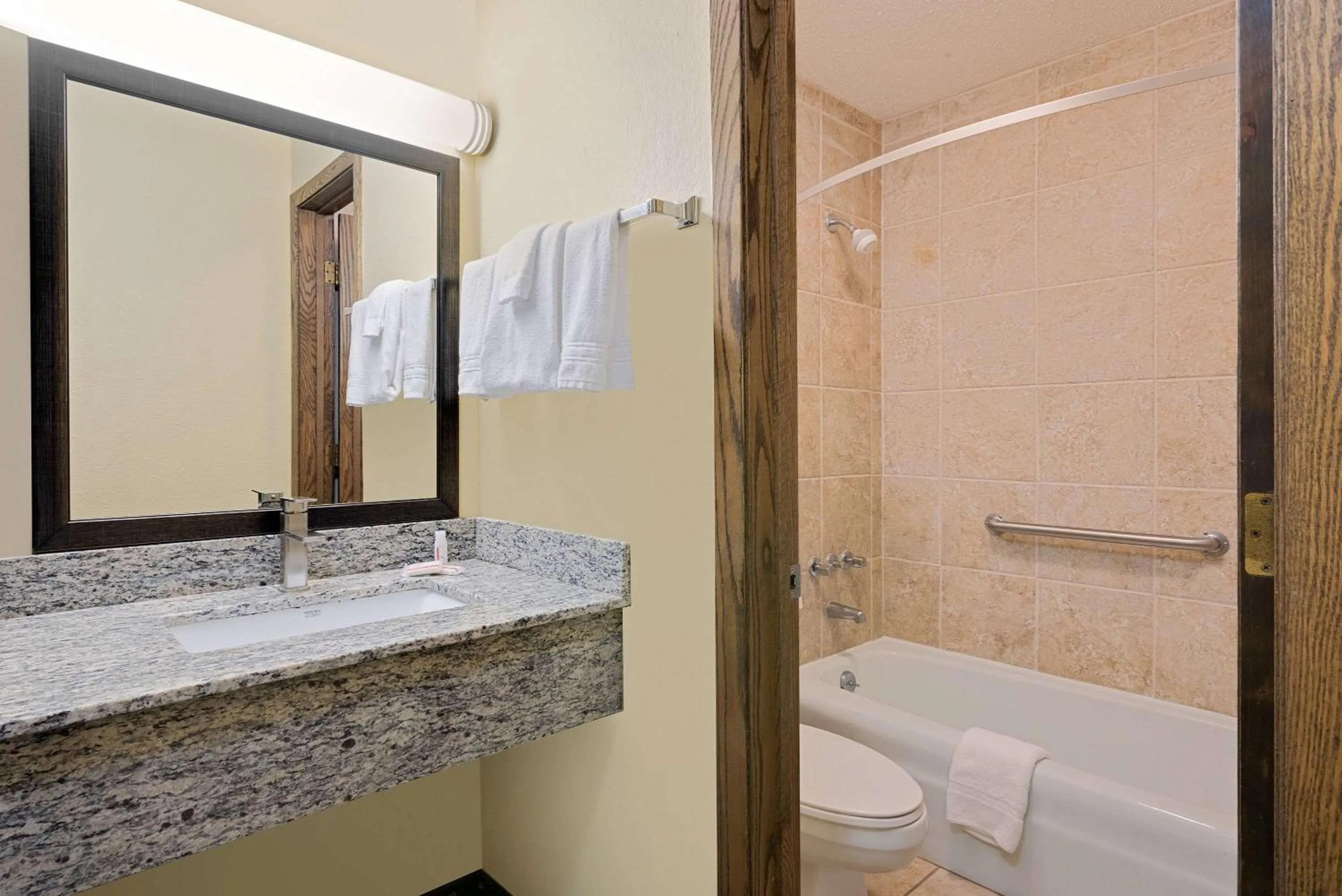 Bathroom in Days Inn by Wyndham International Falls