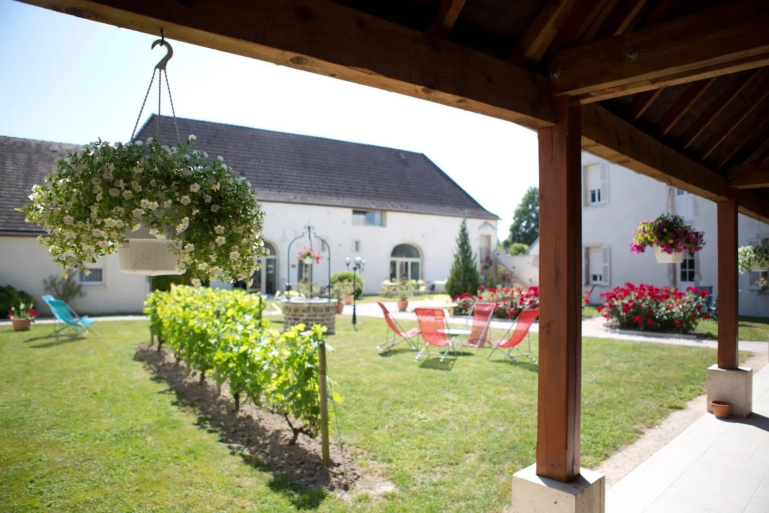 Property building in Hotel l'Orée Des Vignes