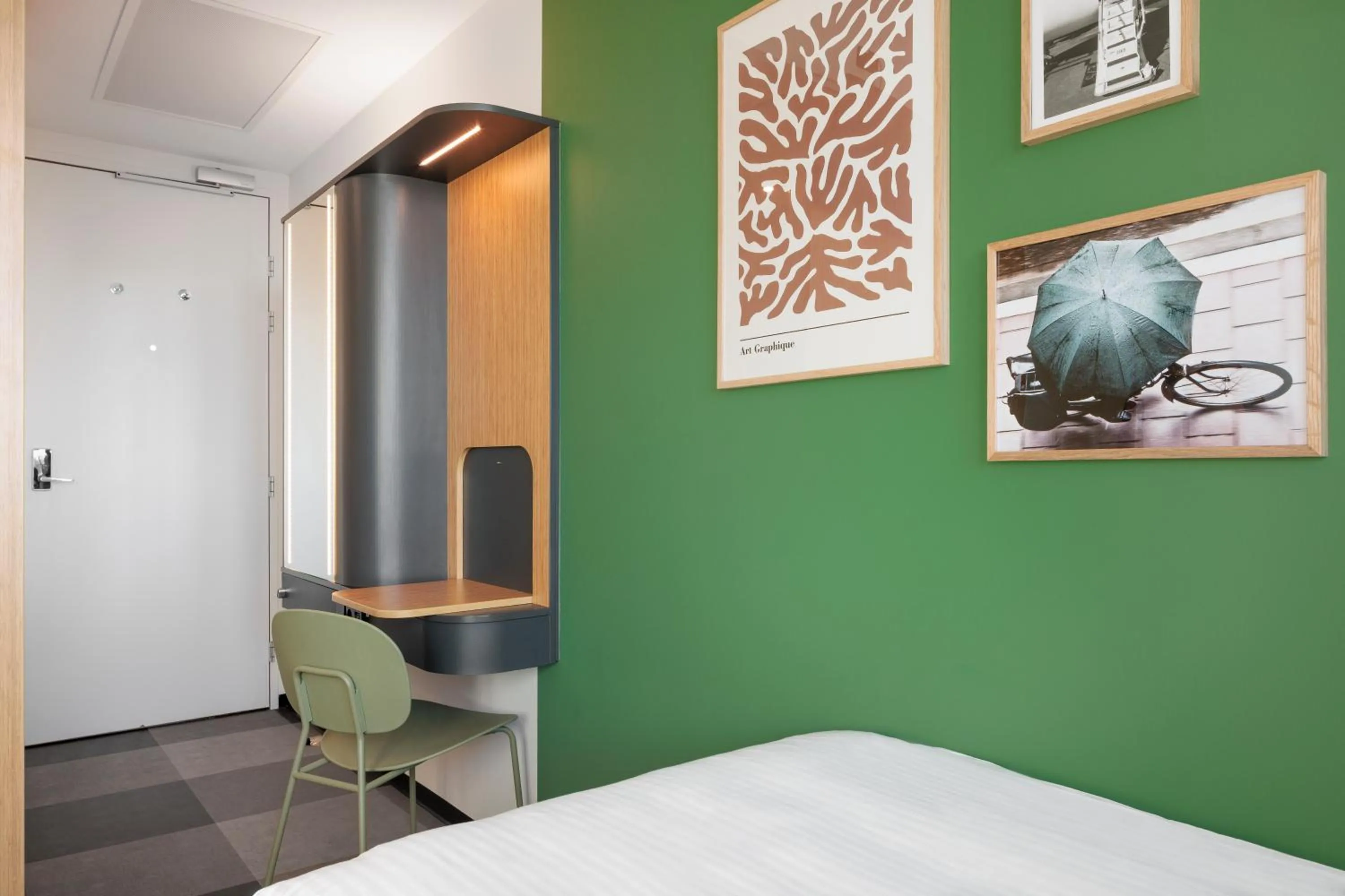 Bedroom, Bed in Maxhotel Amsterdam Airport Schiphol - Recently Renovated