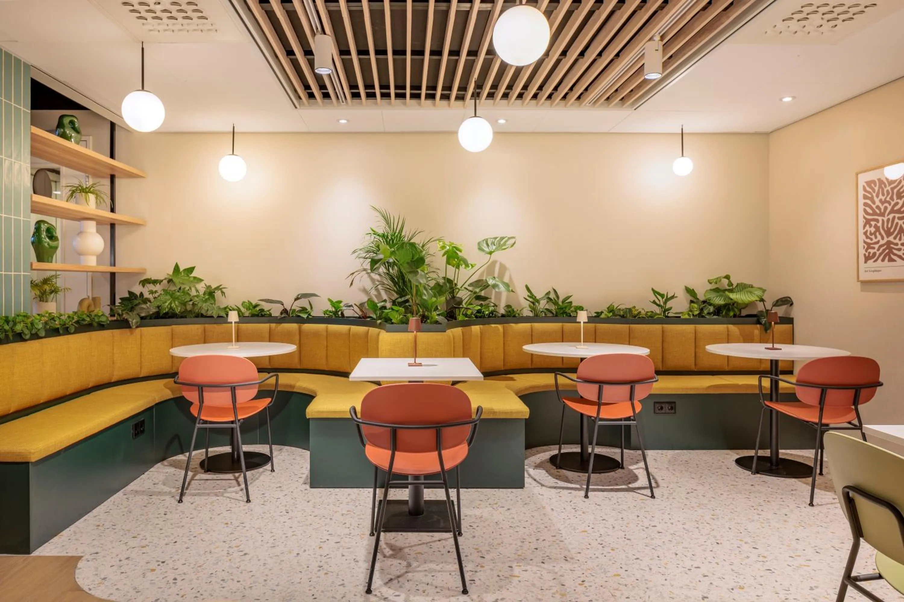 Lounge or bar in Maxhotel Amsterdam Airport Schiphol - Recently Renovated