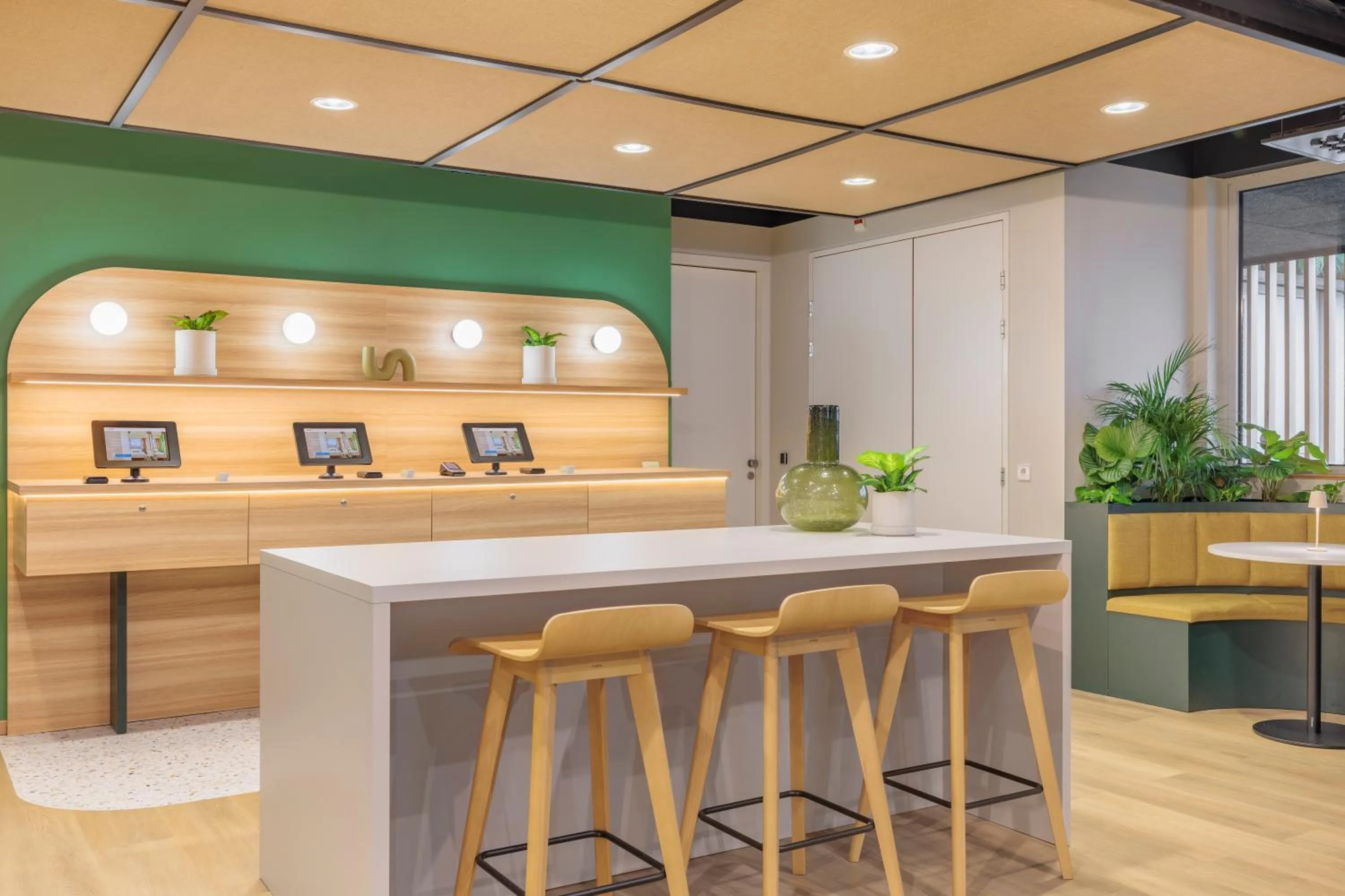 Lobby or reception in Maxhotel Amsterdam Airport Schiphol - Recently Renovated