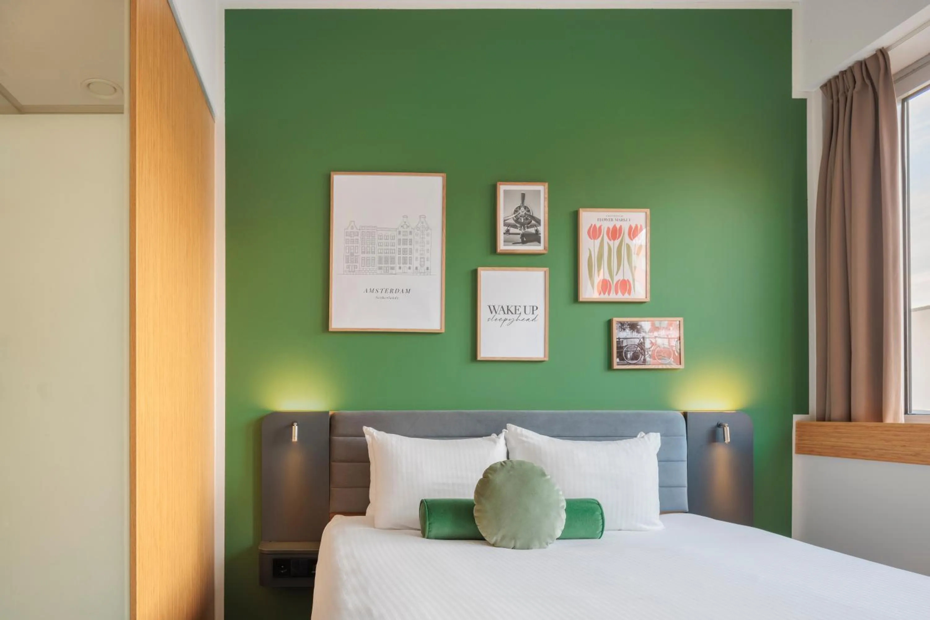 Bedroom, Bed in Maxhotel Amsterdam Airport Schiphol - Recently Renovated