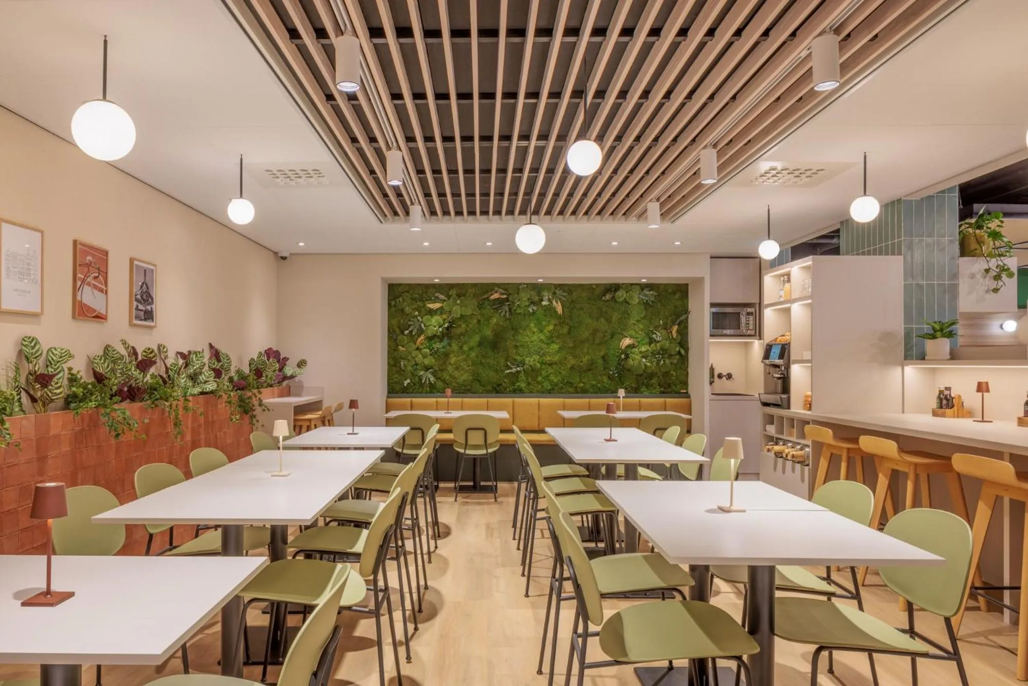 Lounge or bar in Maxhotel Amsterdam Airport Schiphol - Recently Renovated