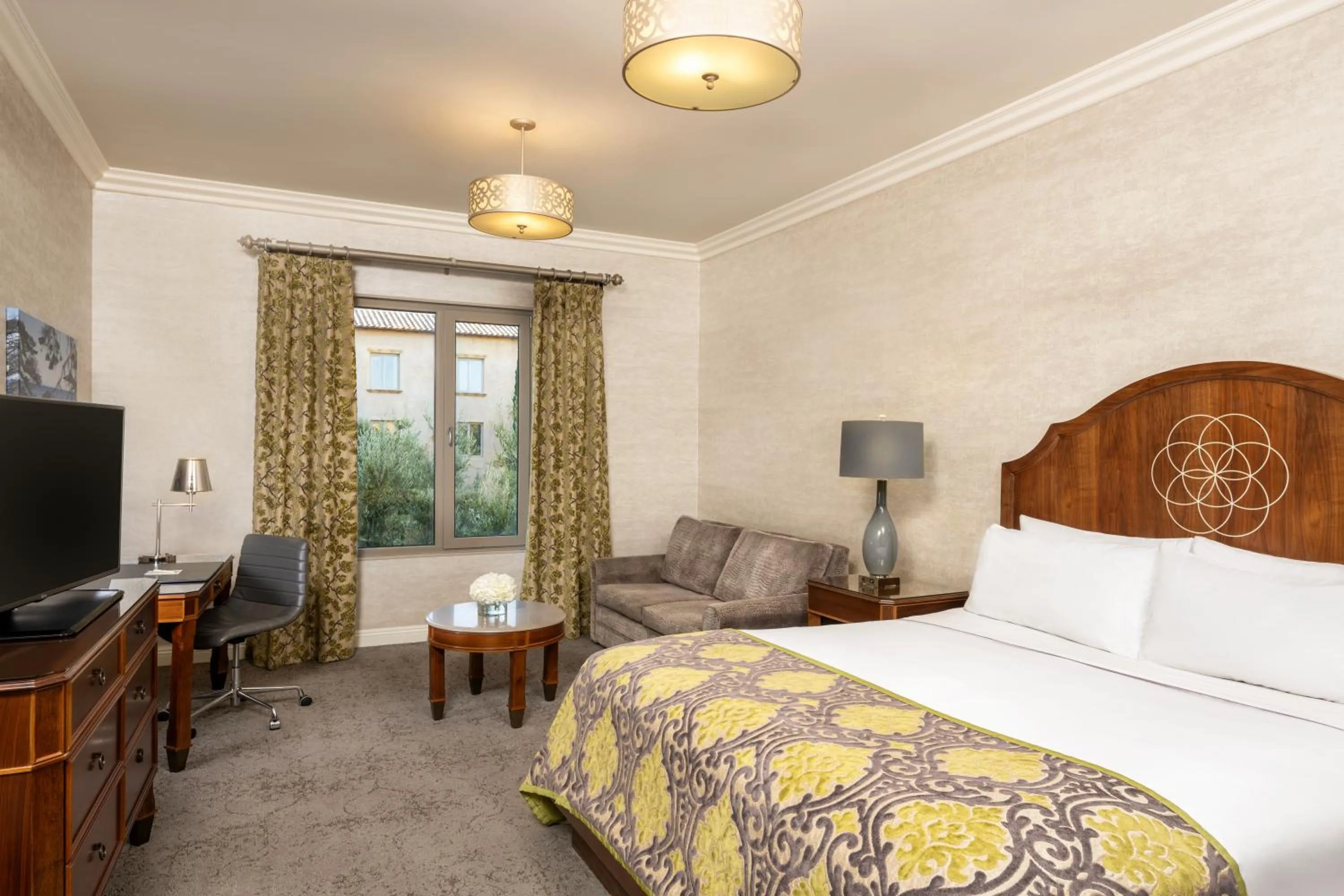 Photo of the whole room, Bed in Allegretto Vineyard Resort Paso Robles