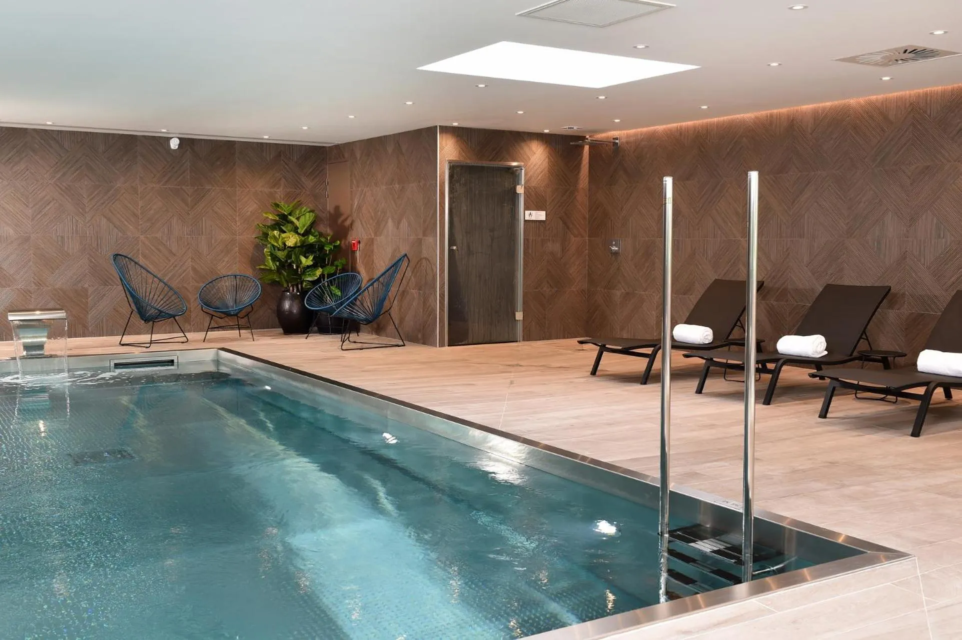 Swimming pool in Oceania Saint Malo