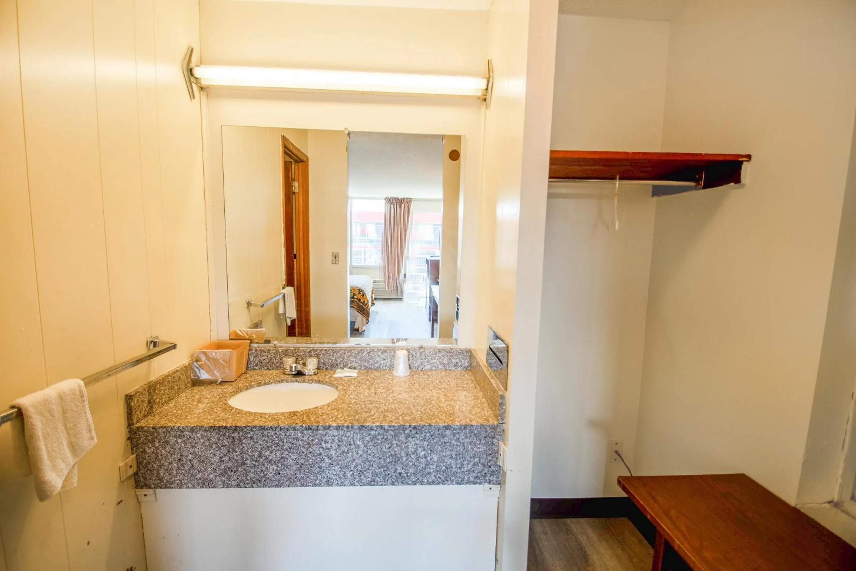 Bathroom in Holiday Lodge Virginia -Listing Partner