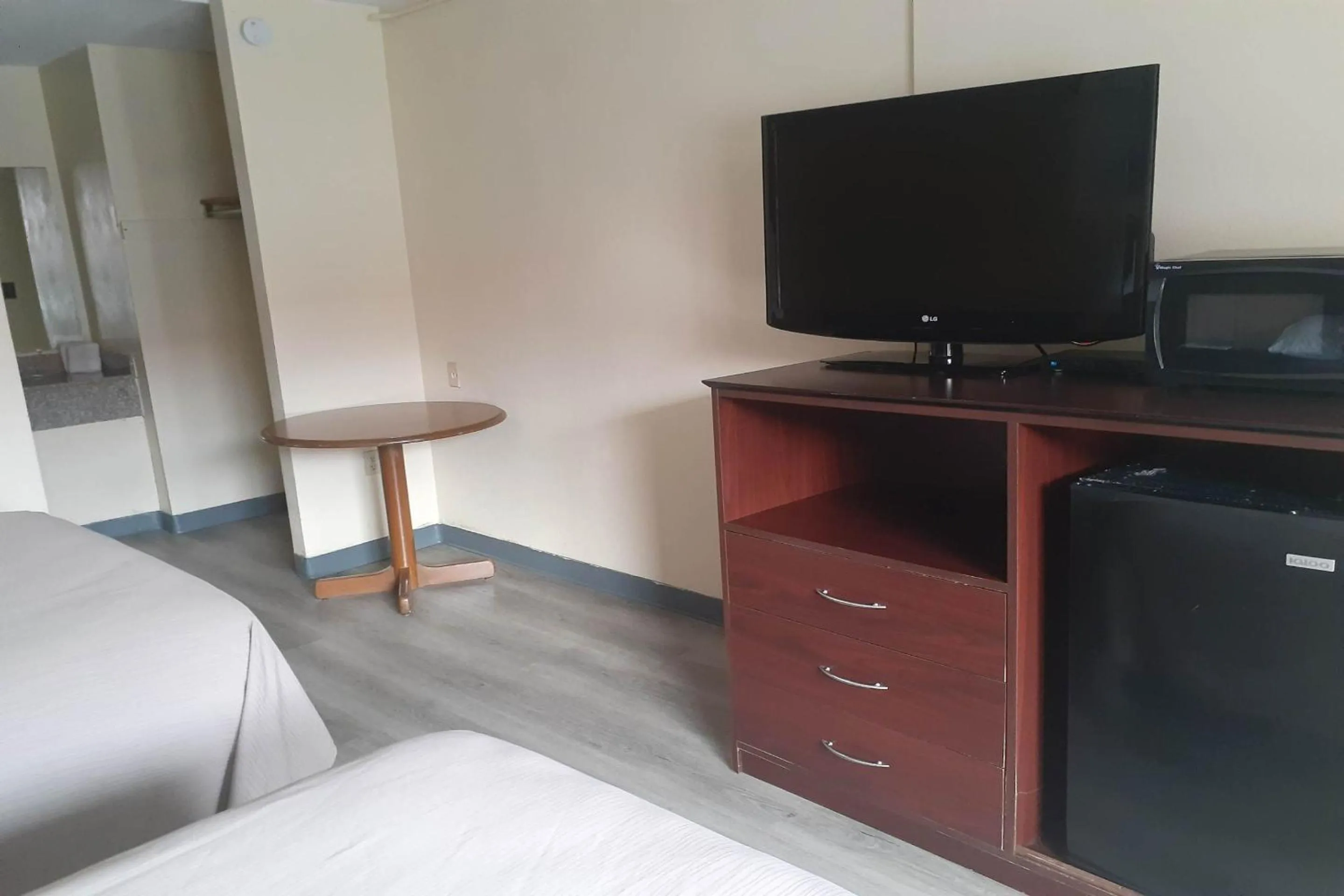 TV and multimedia in Holiday Lodge Virginia -Listing Partner