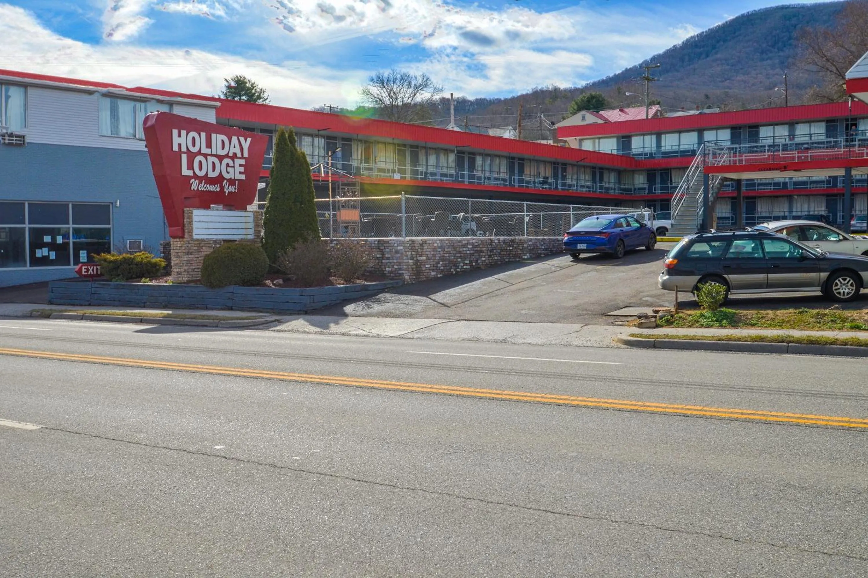 Facade/entrance in Holiday Lodge Virginia -Listing Partner