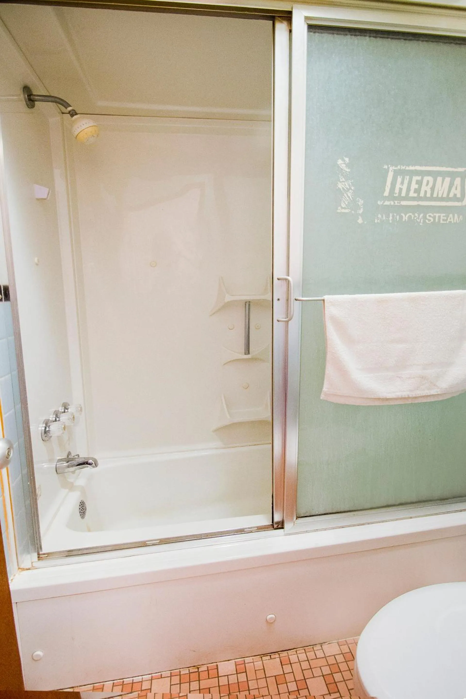 Bathroom in Holiday Lodge Virginia -Listing Partner