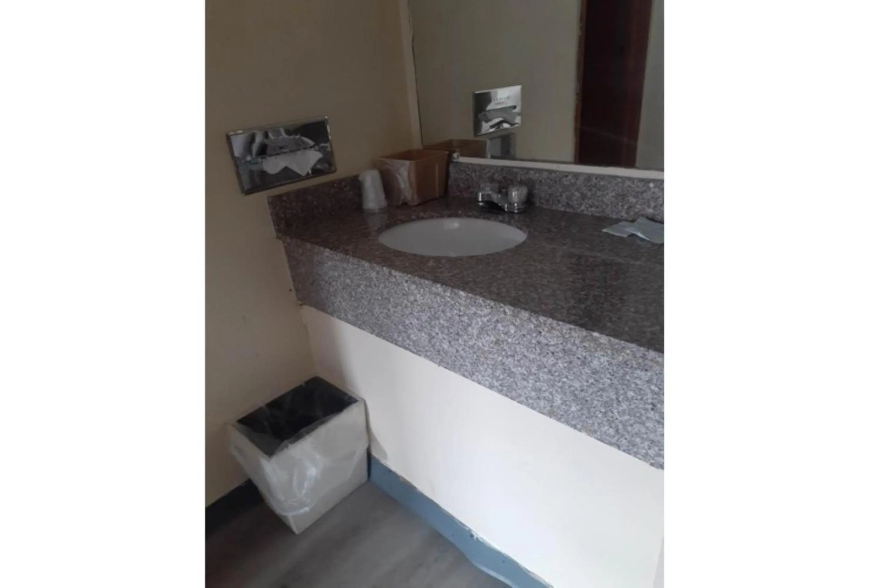 Bathroom in Holiday Lodge Virginia -Listing Partner