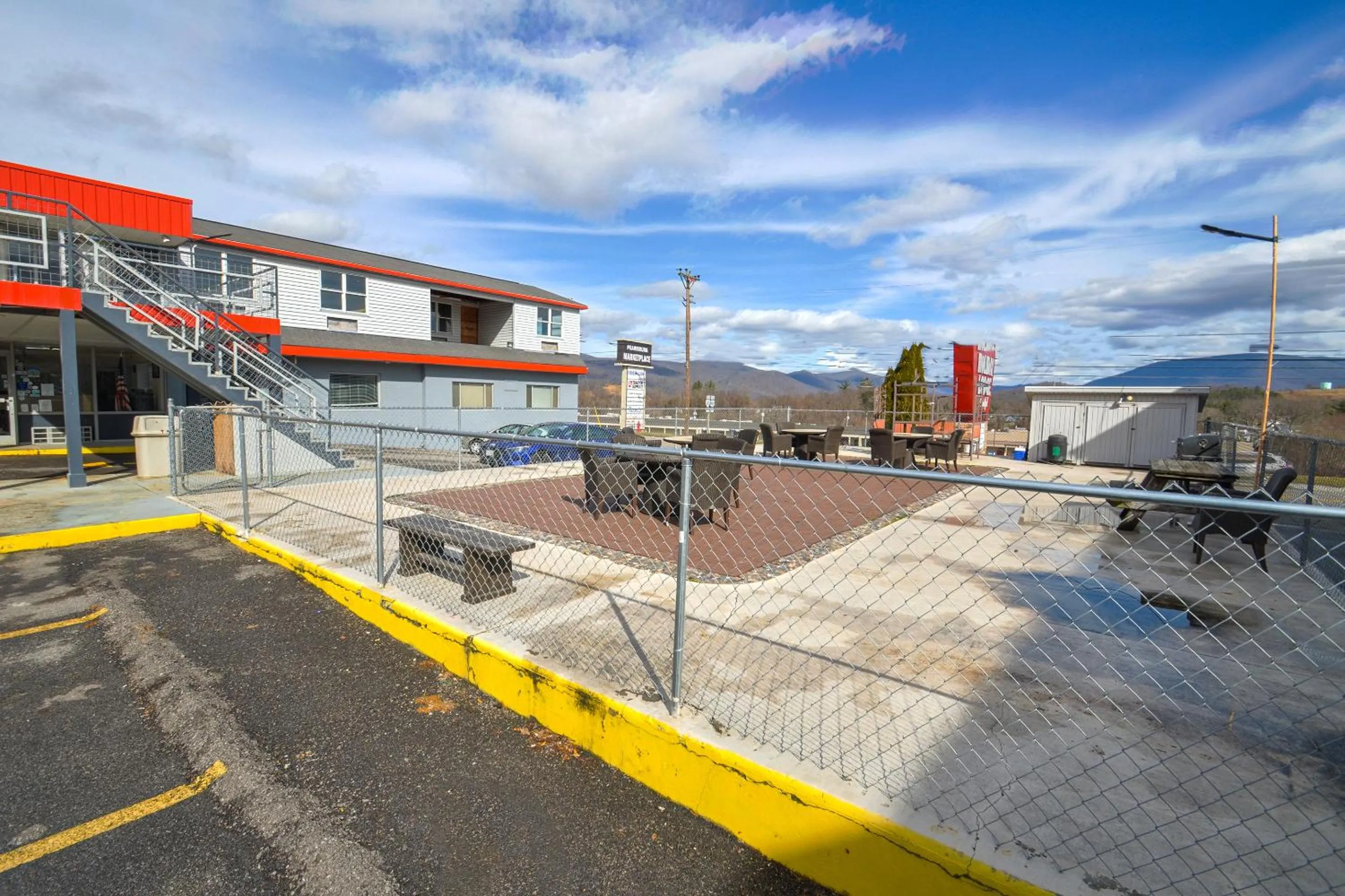 Facade/entrance in Holiday Lodge Virginia -Listing Partner