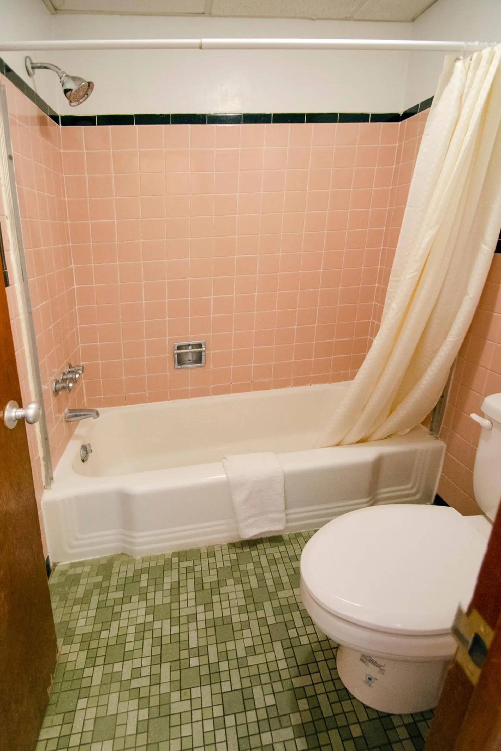 Bathroom in Holiday Lodge Virginia -Listing Partner