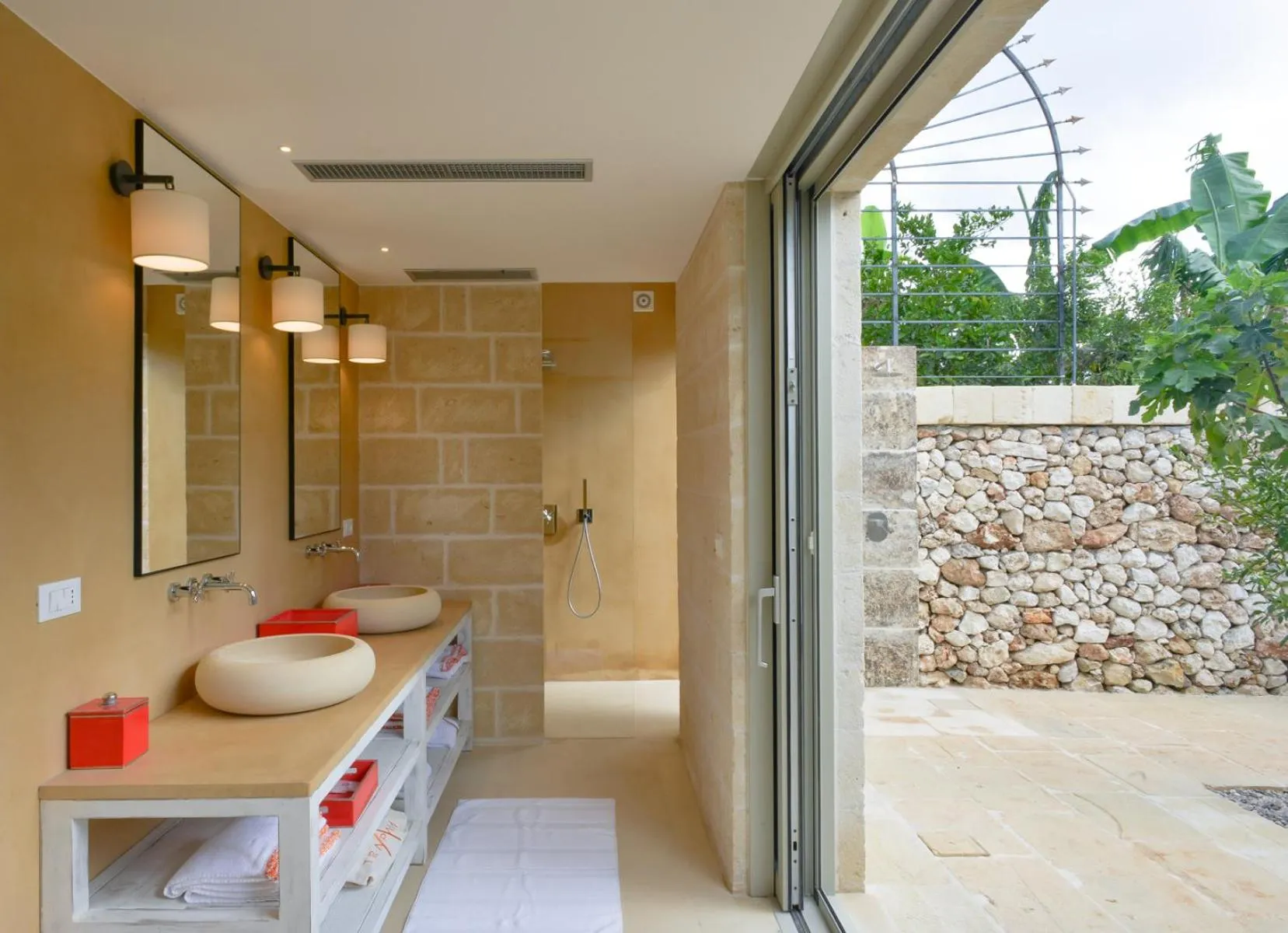 Shower in Masseria Trapana