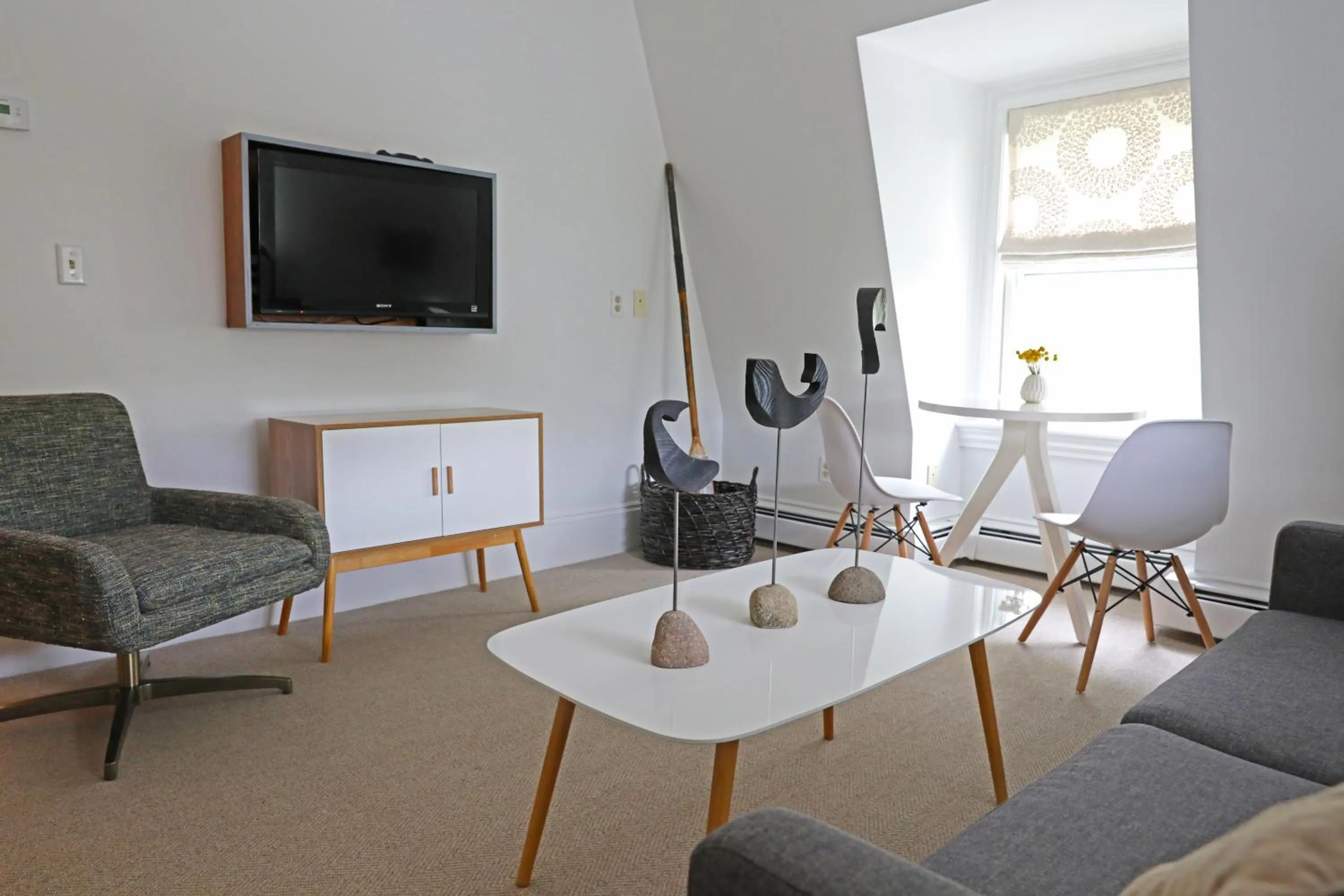 Living room in The Hotel Marblehead