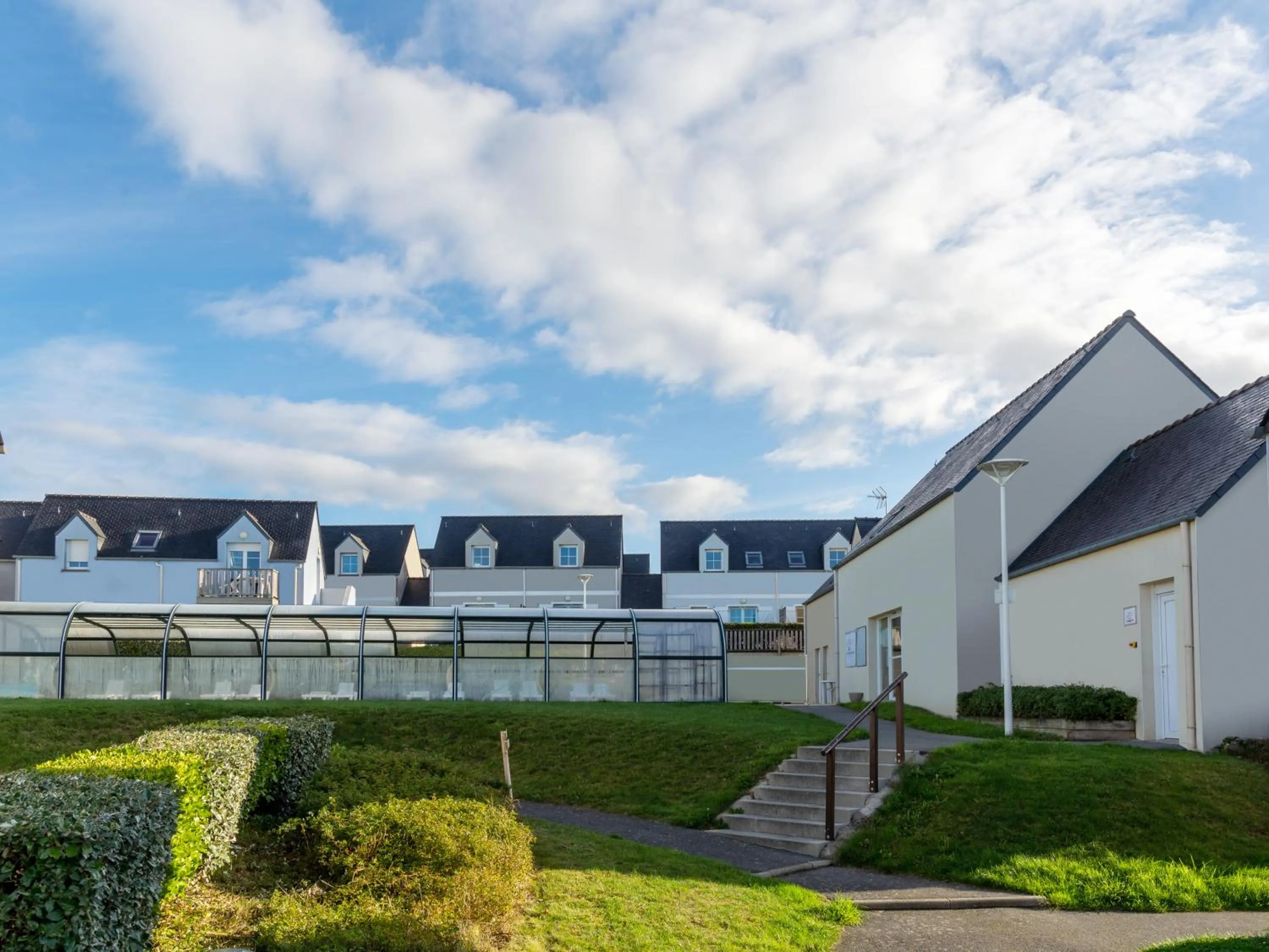 Pool view in Vacancéole - Résidence Les Terrasses de Pentrez-Plage