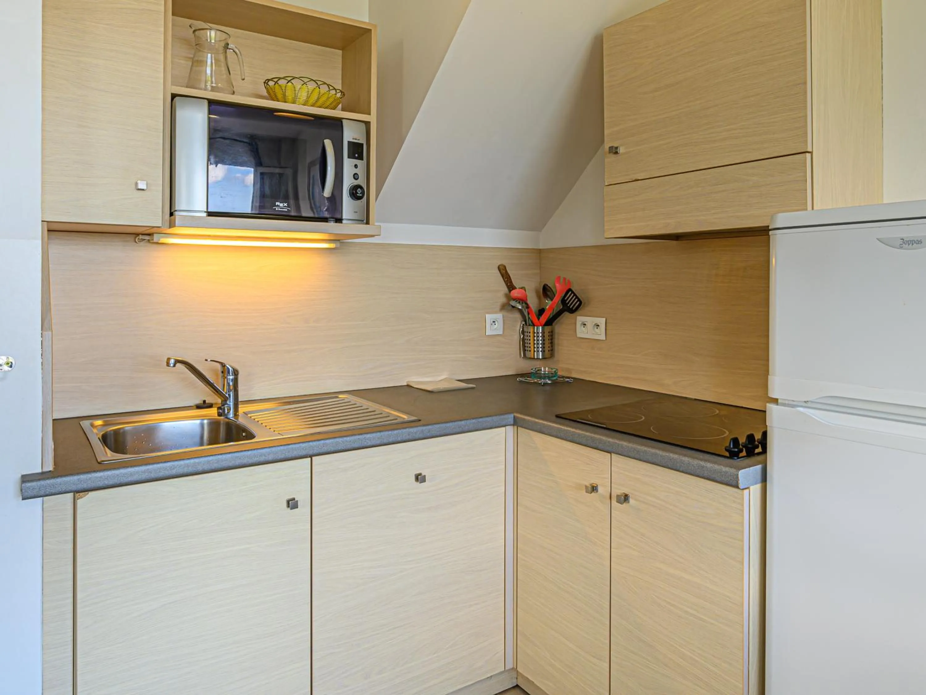 Kitchen or kitchenette in Vacancéole - Résidence Les Terrasses de Pentrez-Plage