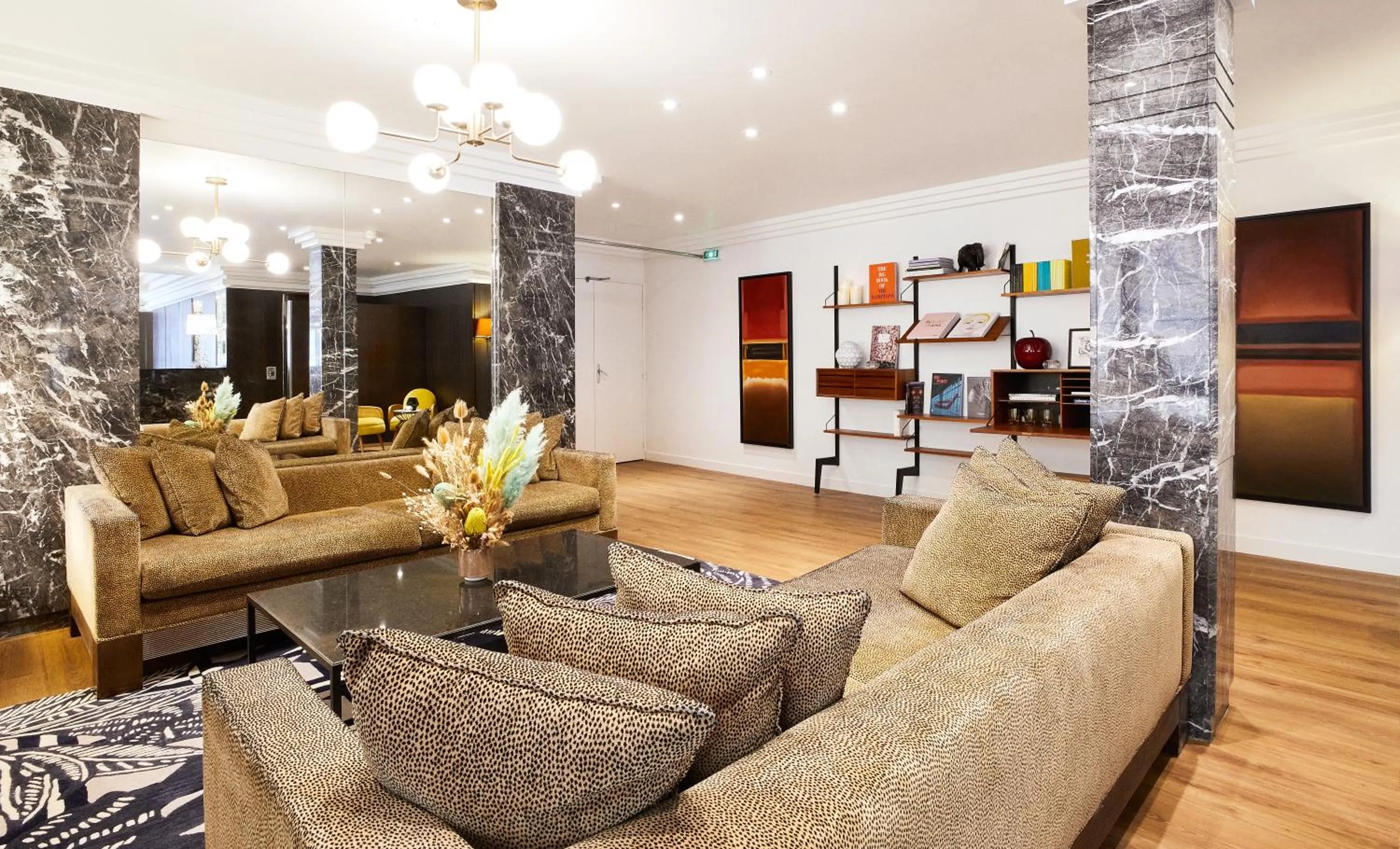 Lounge or bar in Plaza Tour Eiffel