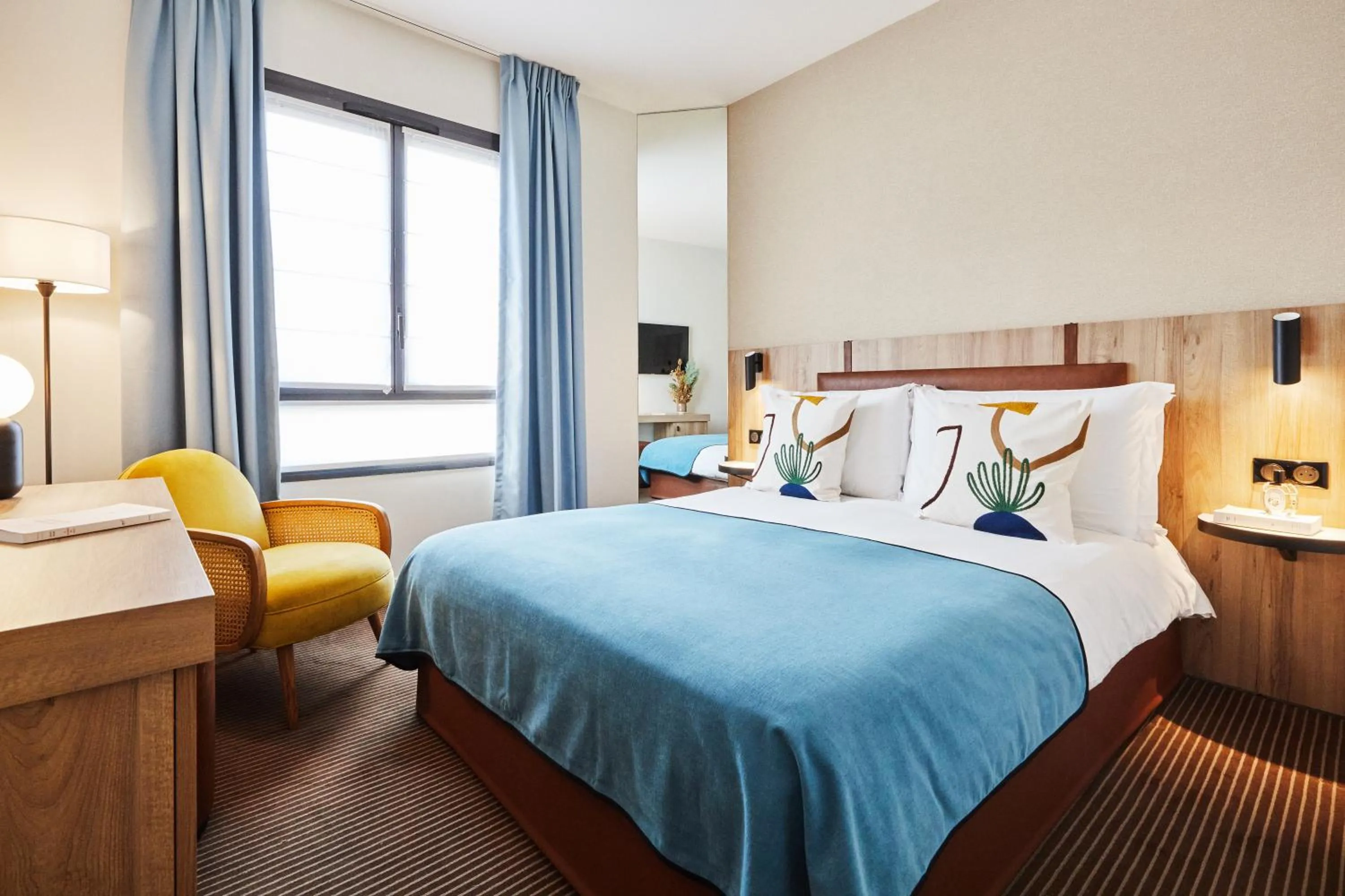 Bedroom, Bed in Plaza Tour Eiffel