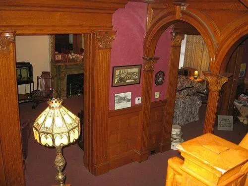 Olde Judge Mansion B&B