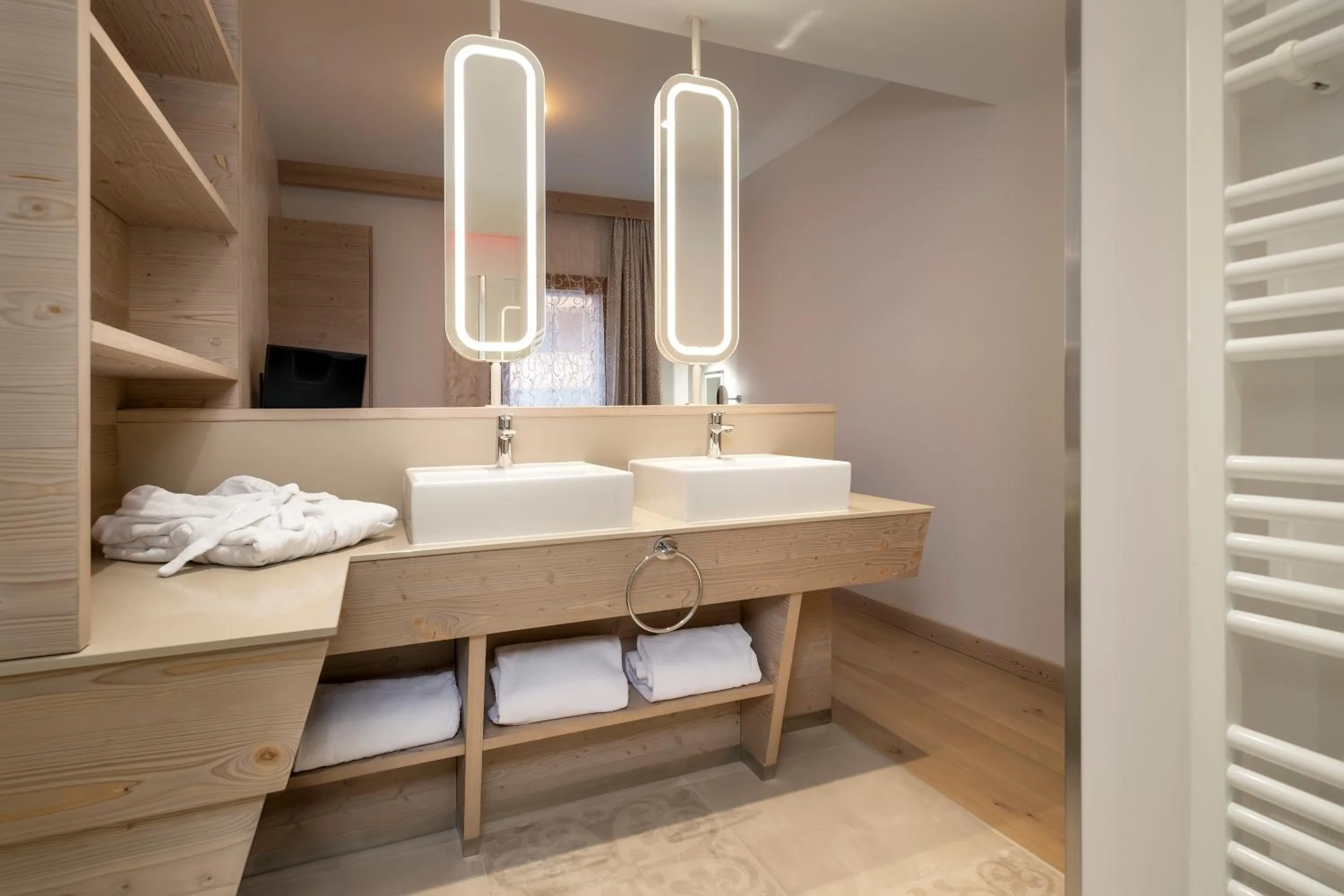 Bathroom, Bed in Résidence Pierre & Vacances Premium L'Hévana